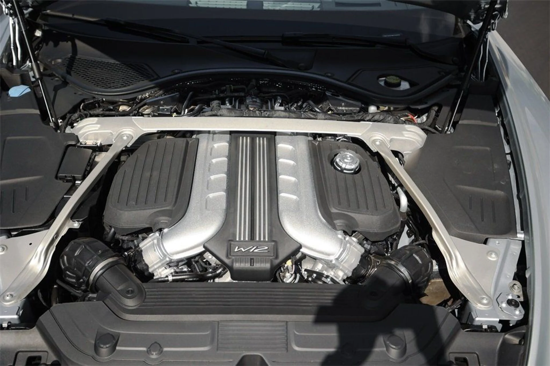 mph021_3292087872_932ca41495e894410cd93df70ba90a0a_ede91dca88