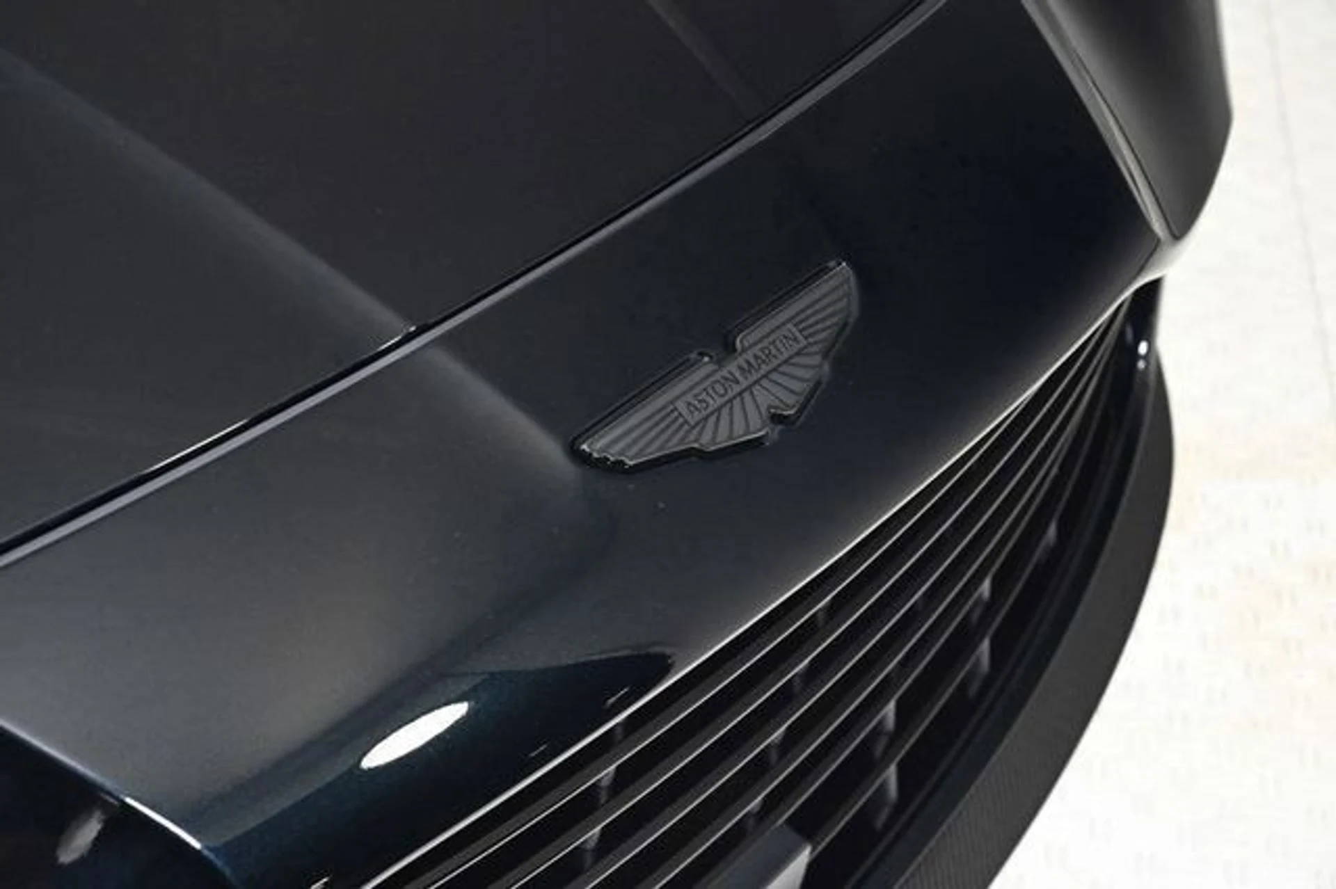 mph021_3292592845_new_2025_aston_martin_vanquish_coupe_11350_22854857_21_640_e9ad4005f2