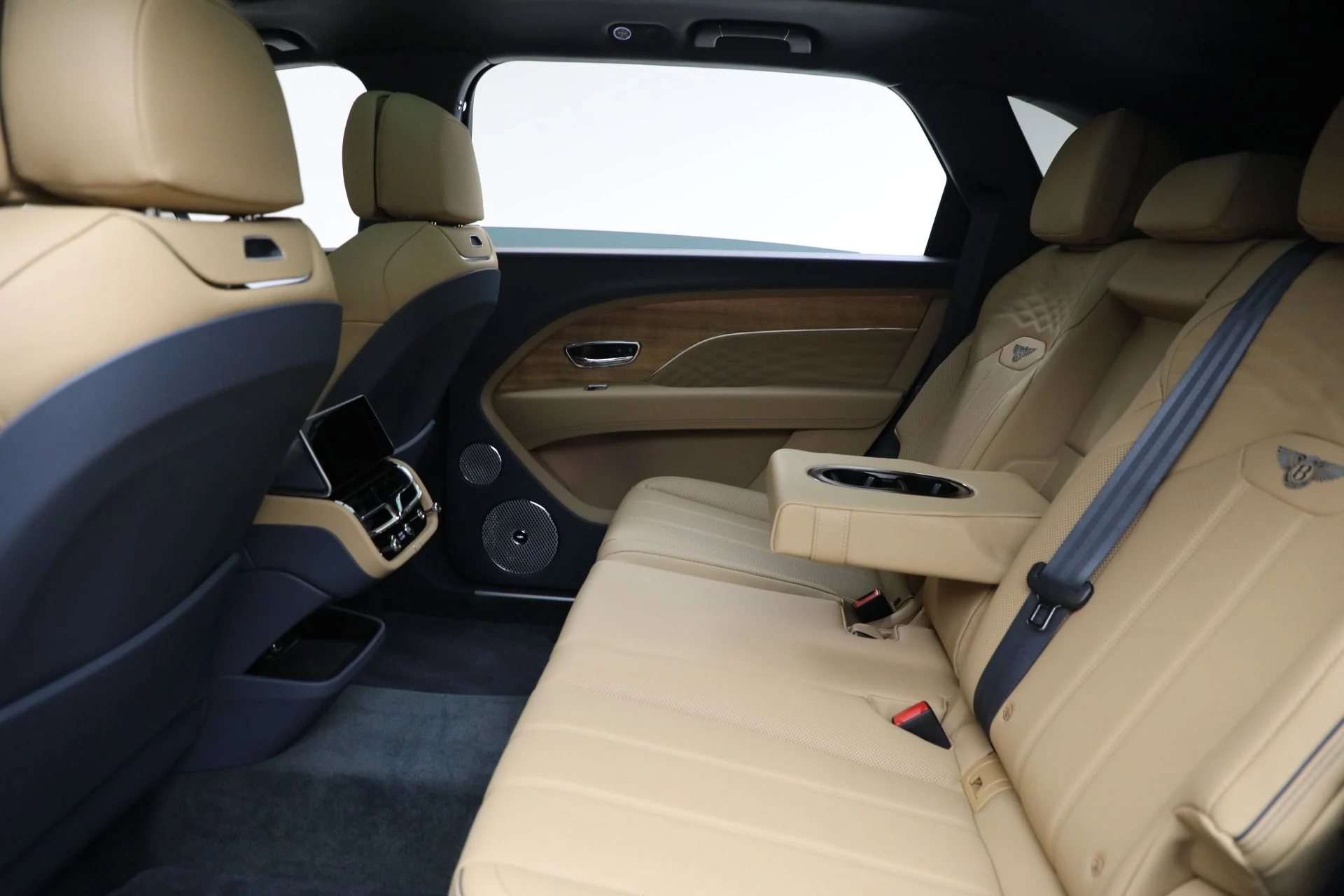 mph021_3293990733_New_2025_Bentley_Bentayga_EWB_Azure_V8_b71ccc641d
