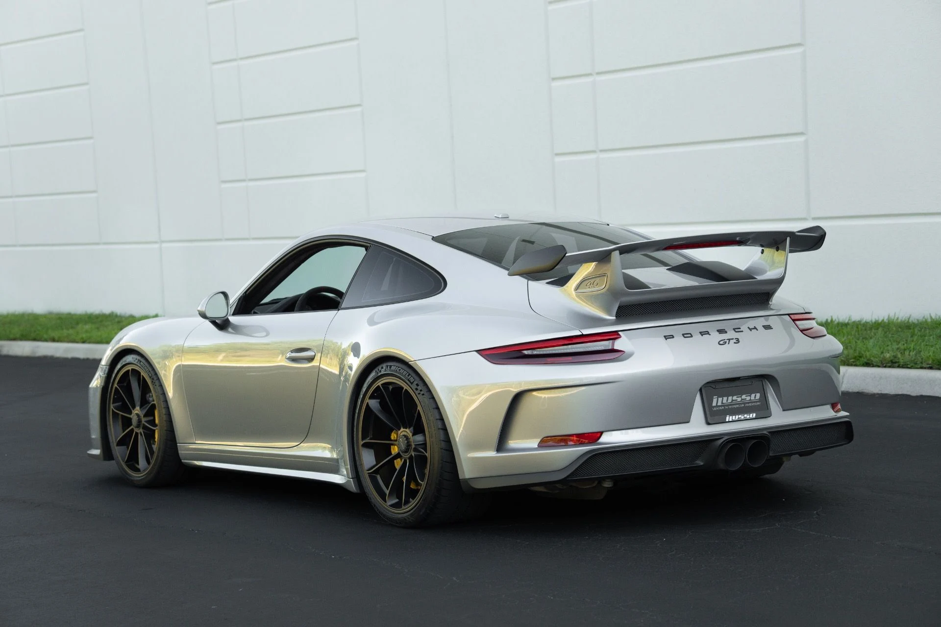 mph021_3303837431_Used_2018_Porsche_911_GT_3_1761946041_4e94226b8d