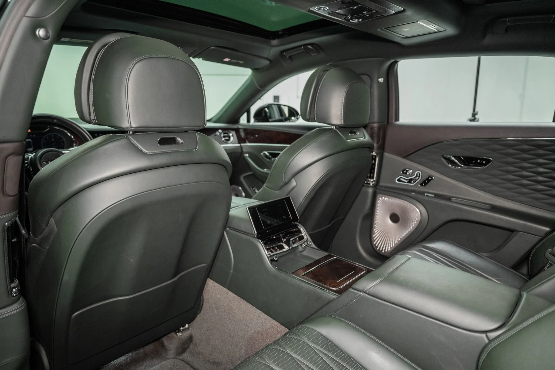 mph021_3304944849_Used_2022_Bentley_Flying_Spur_V8_1761057059_310a169638