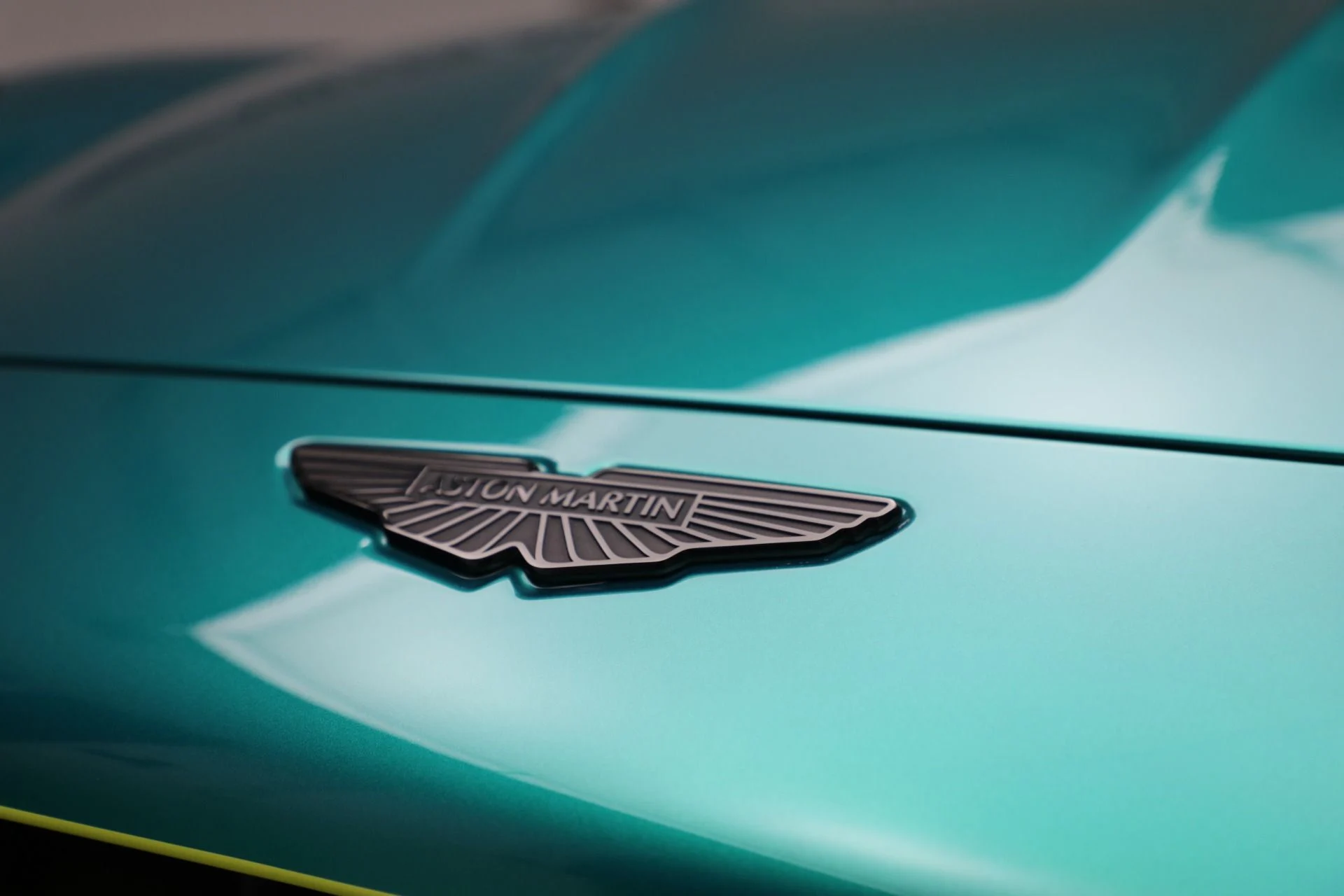 mph021_3304985907_New_2025_Aston_Martin_Vantage_cf8302dbf3