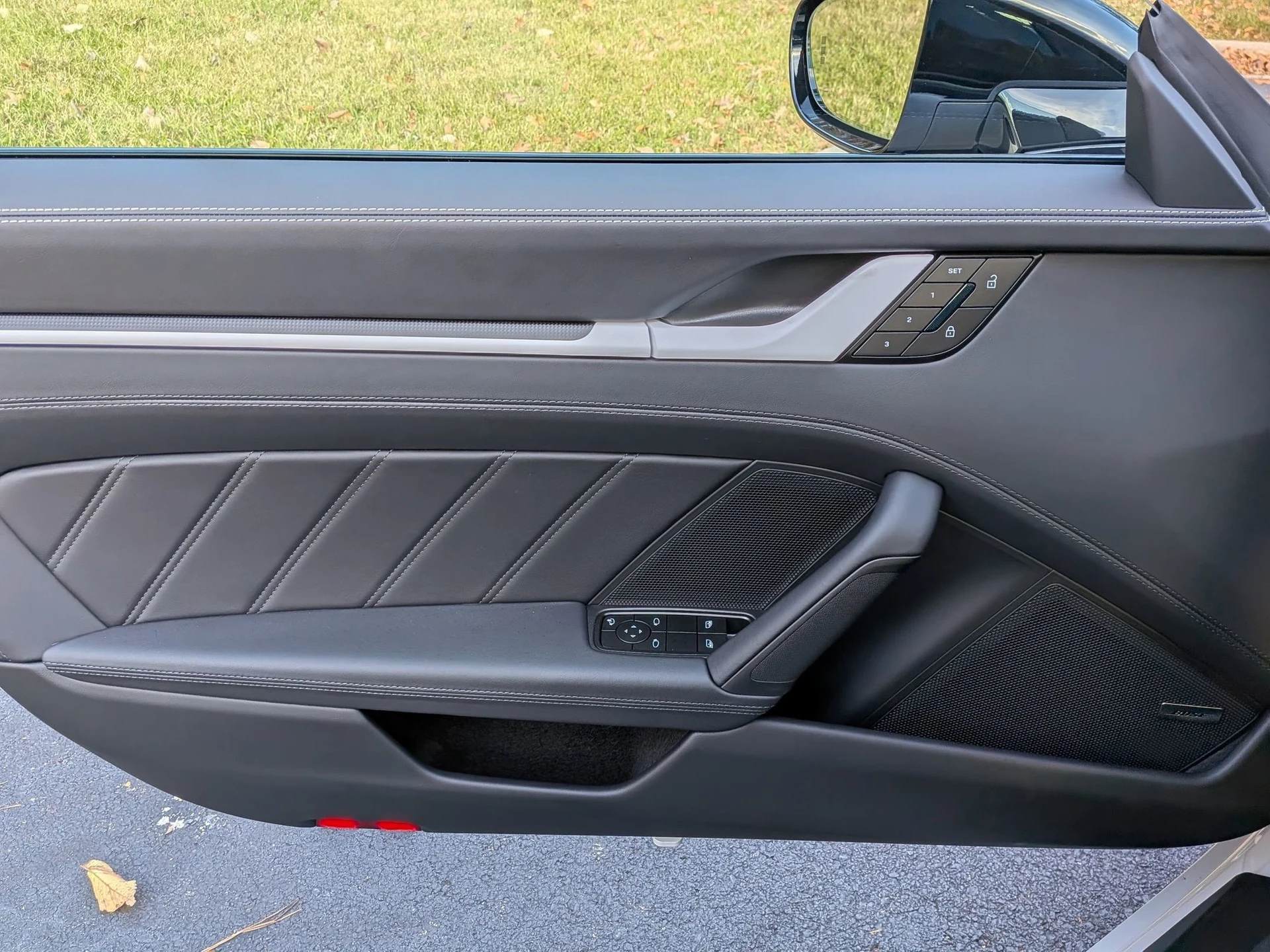 mph021_3307597509_322fae9c8f89cf0af84d4055548b8981x_4961671353