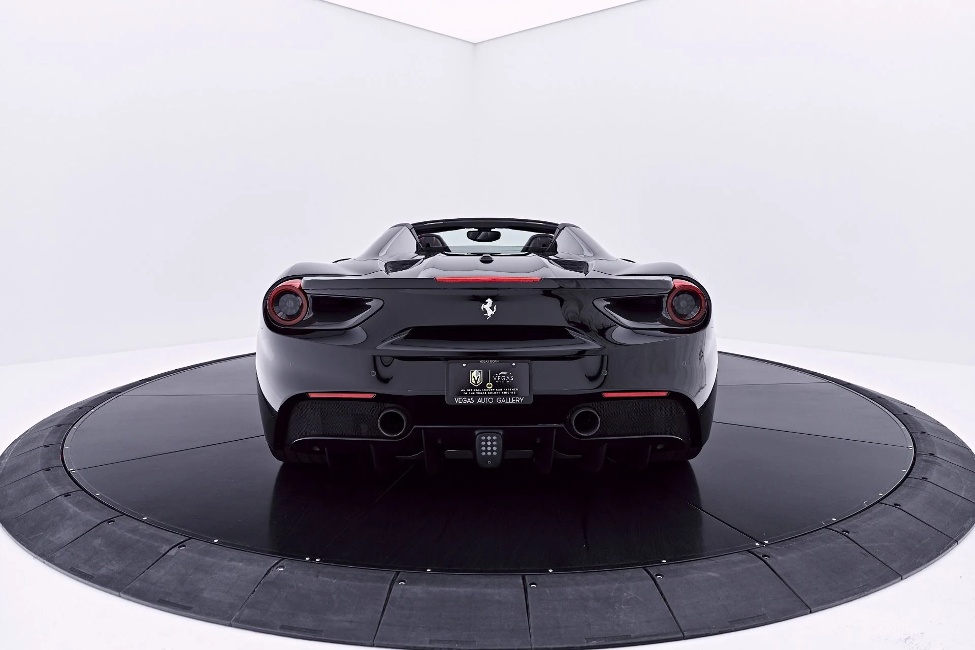 mph021_3322562304_Used_2018_Ferrari_488_Spider_Base_1782759823_dc3efd731b