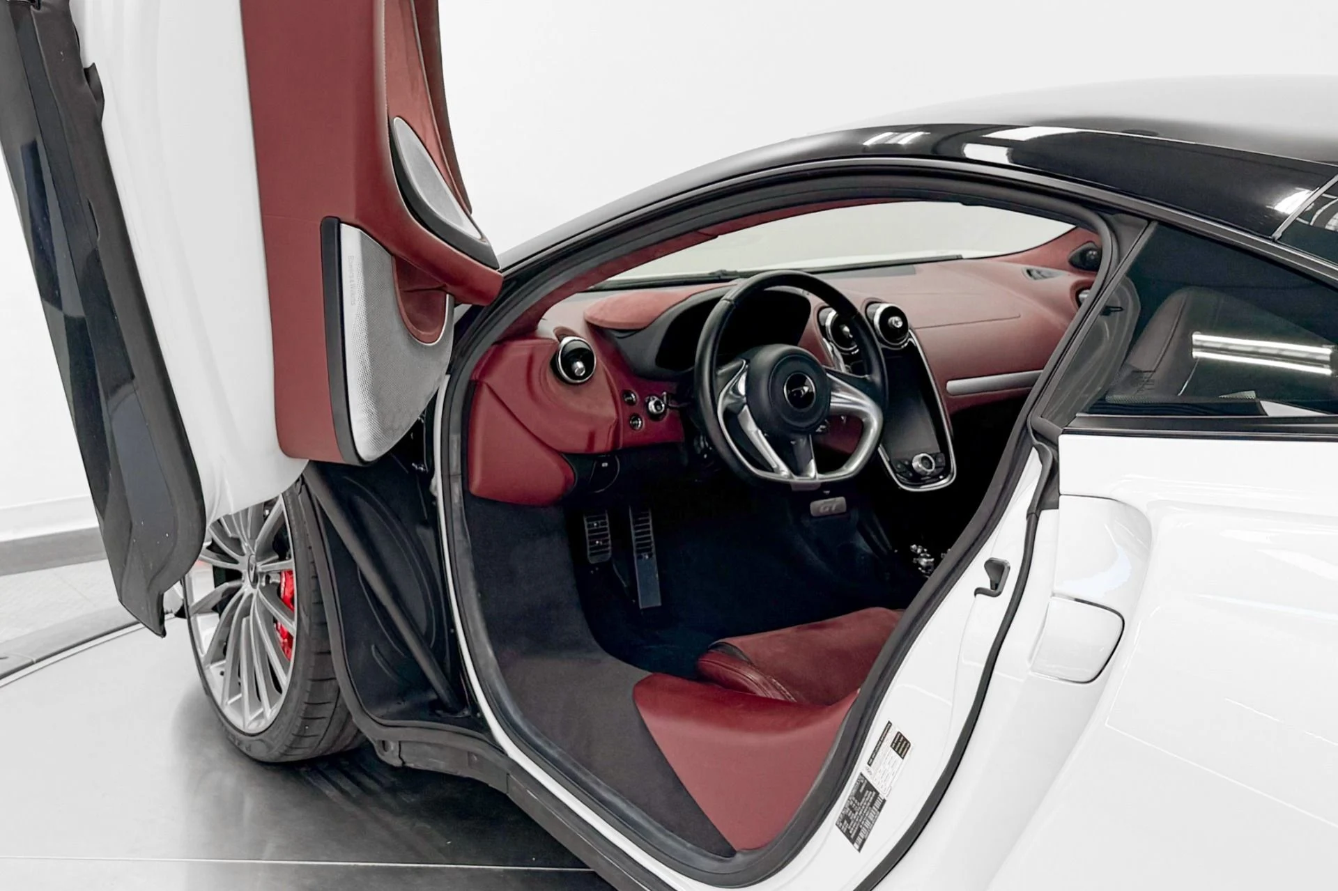 mph021_3324327941_Used_2021_Mc_Laren_GT_Leather_and_Alcantara_Interior_Bowers_and_Wilkins_Audio_1785172366_22b920d3b6
