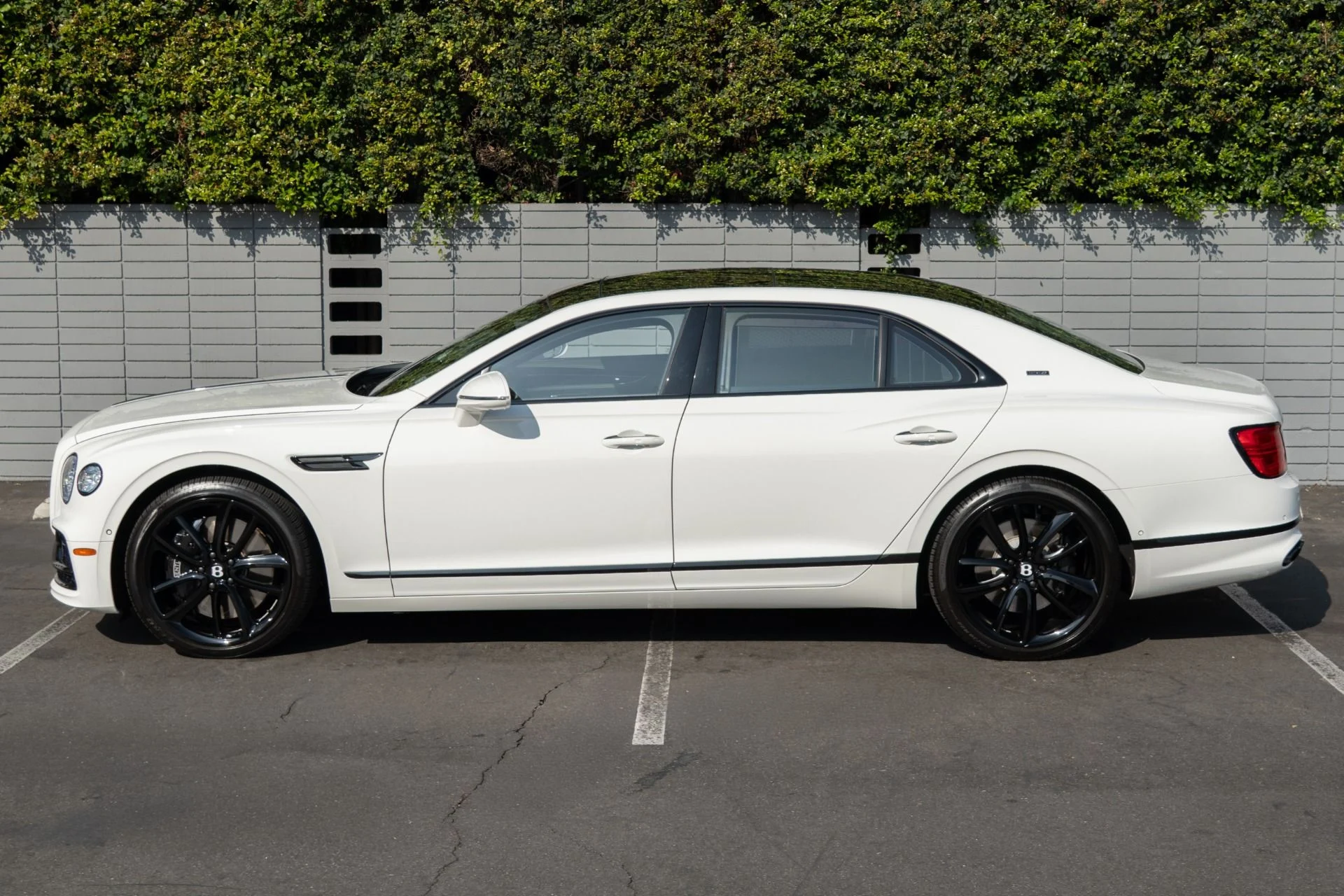 mph021_3324592840_Used_2024_Bentley_Flying_Spur_Edition_8_1757964716_2ea4a575b5