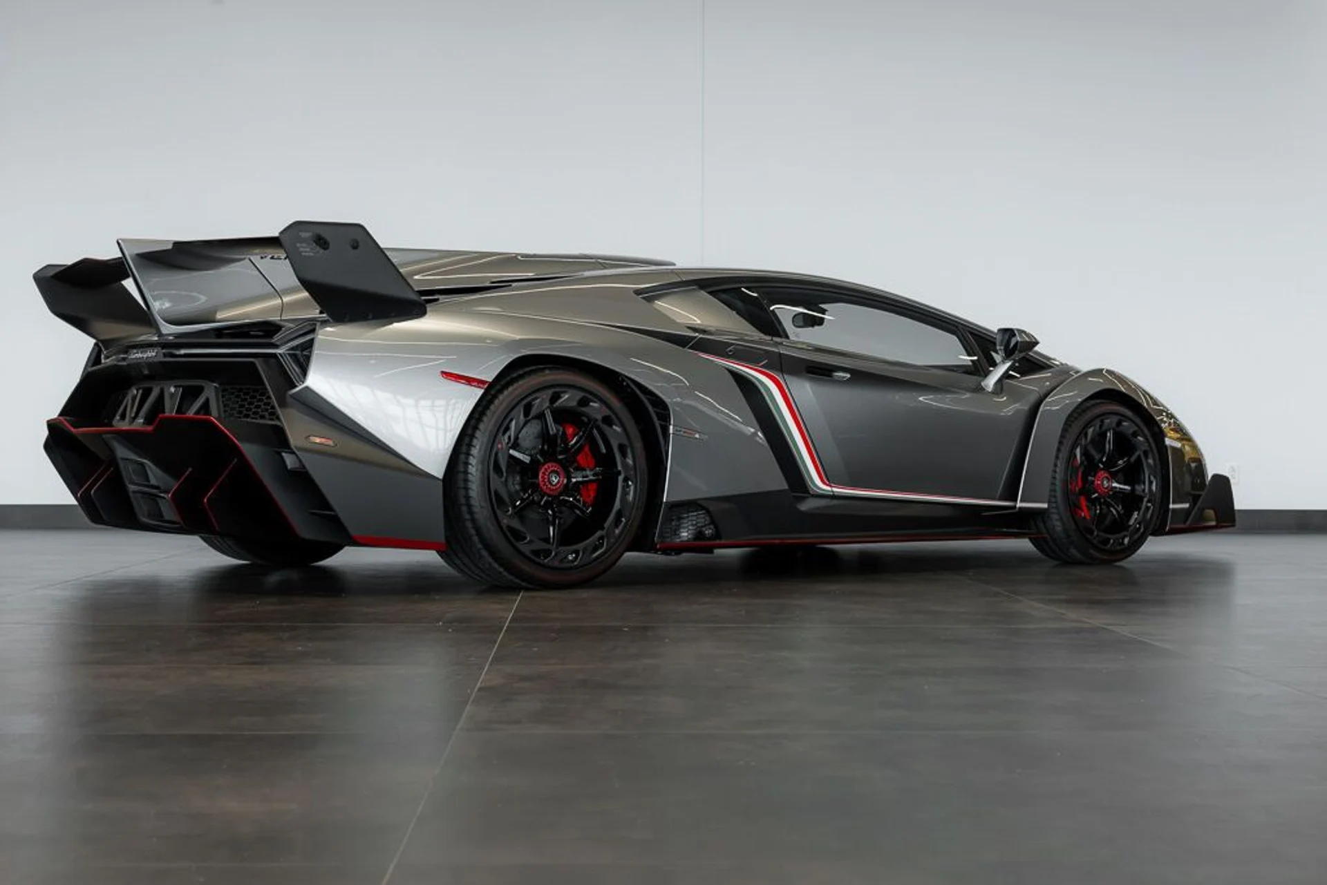 mph021_3324892340_lamborghini_veneno_2014_jpg_v_1779988126_2ed187c46f