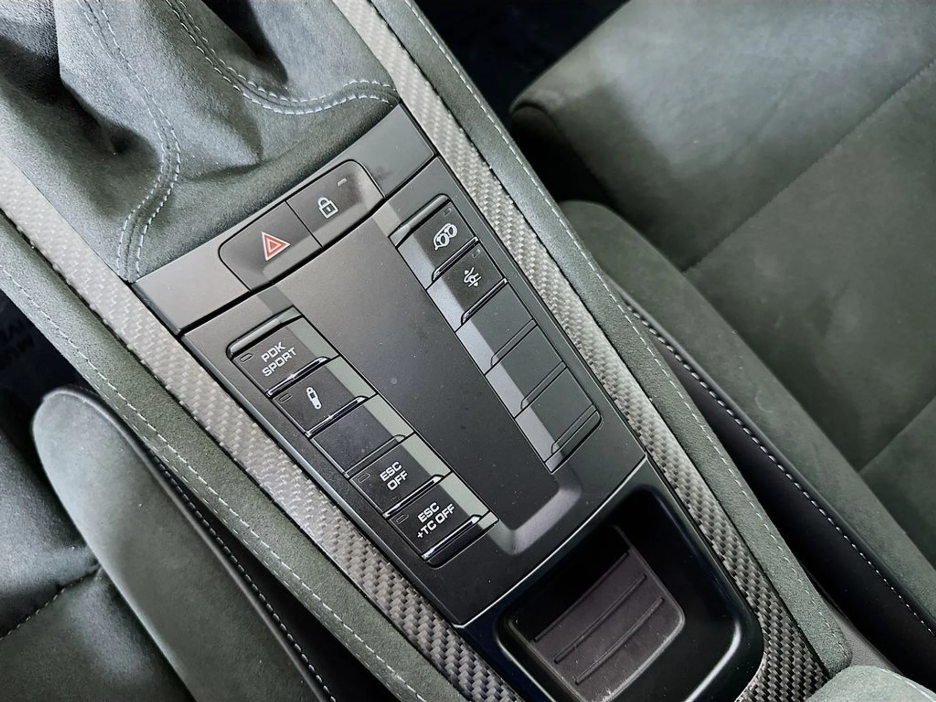 mph021_3335239268_bb341a9c0d99965af6a106f52134c471x_37f89ffadc