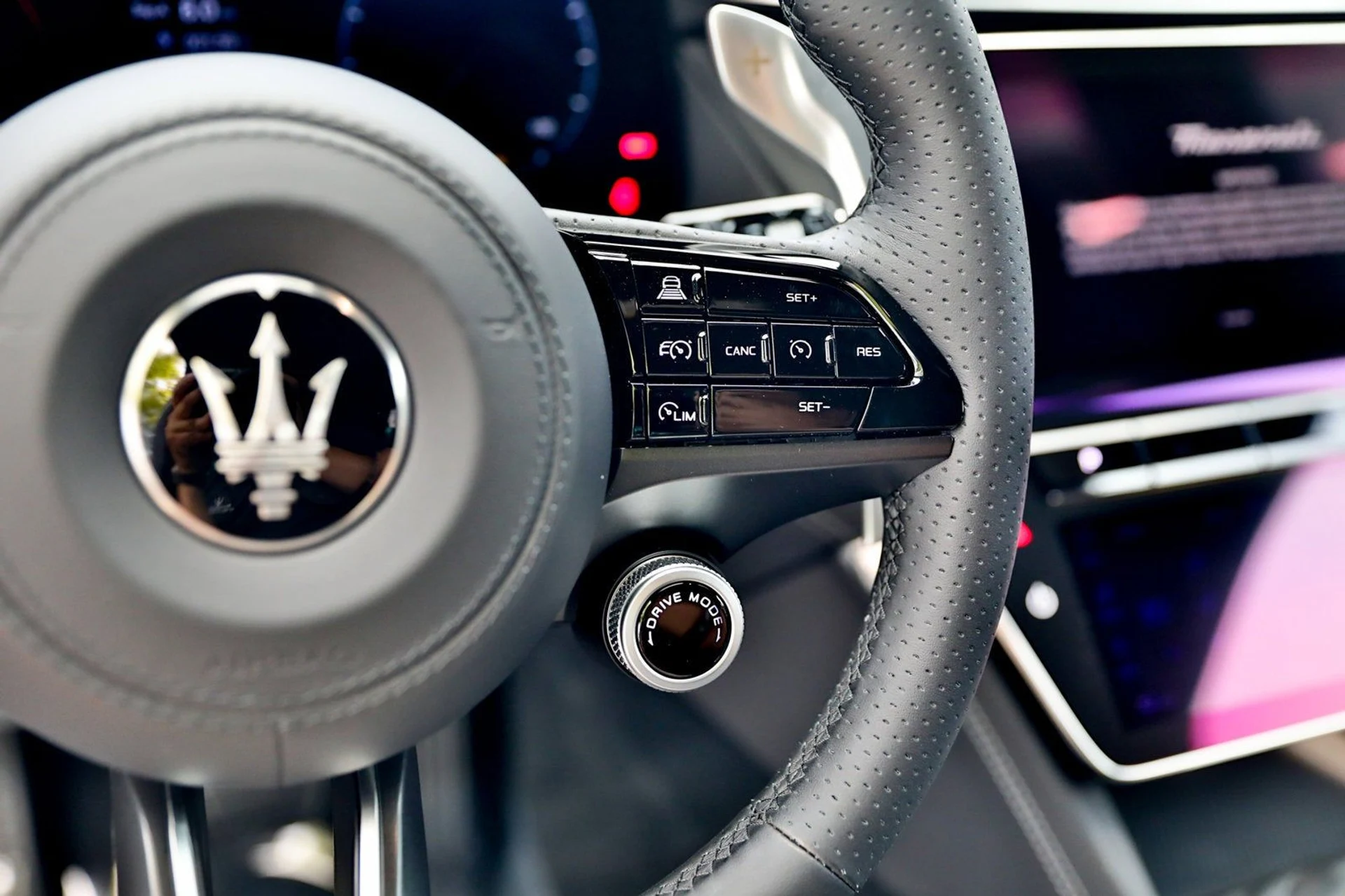 mph021_3340449650_d779428d8f5f4e67b35796bc7e5bd2b9_0198cc9c5c