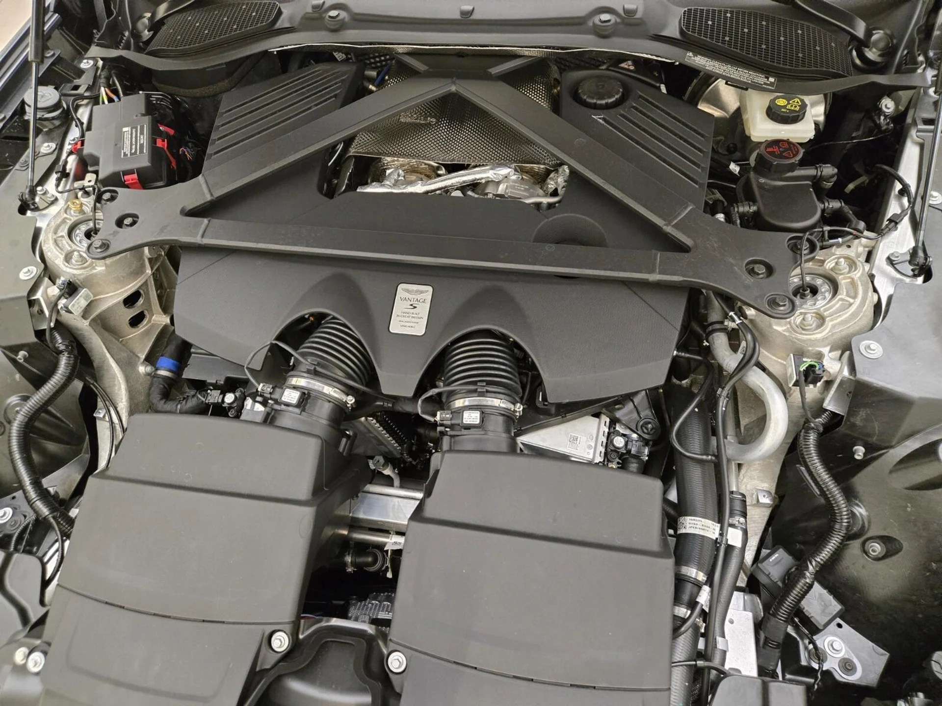 mph021_3354080554_New_2026_Aston_Martin_Vantage_S_1786166341_d6c39a045b