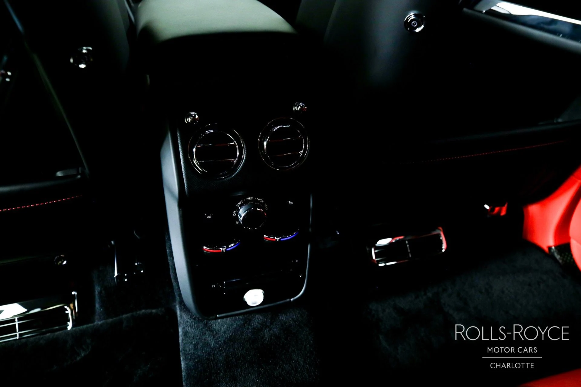 mph021_3360776407_Used_2024_Rolls_Royce_Black_Badge_Cullinan_1746462014_f35d0f759a