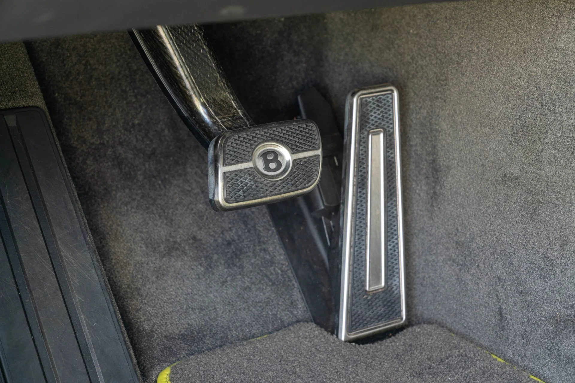 mph021_3361368042_Used_2020_Bentley_Continental_1_of_5_Pikes_Peak_Edition_GT_1761756018_922852fd6a