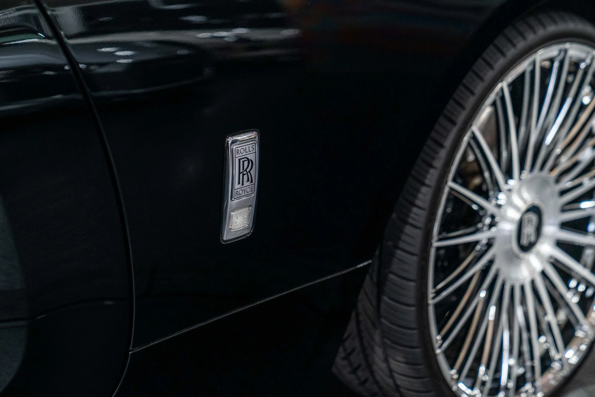 mph021_3362996856_Used_2014_Rolls_Royce_Wraith_360000_MSRP_Starlight_Headliner_24_Wheels_1765746273_12eb7c67c3