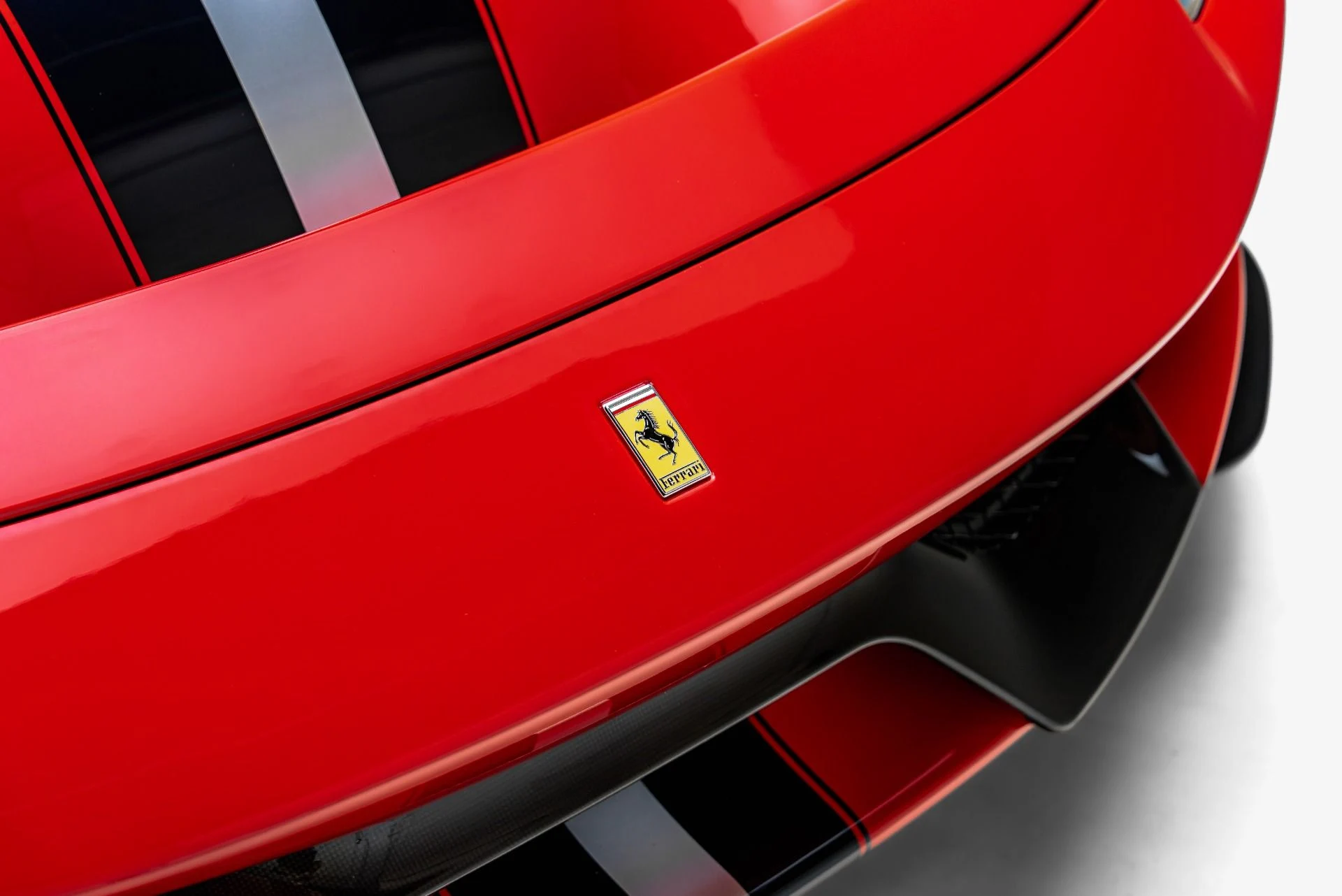 mph021_3366435626_Used_2019_Ferrari_488_Pista_1784869153_36727bbd56