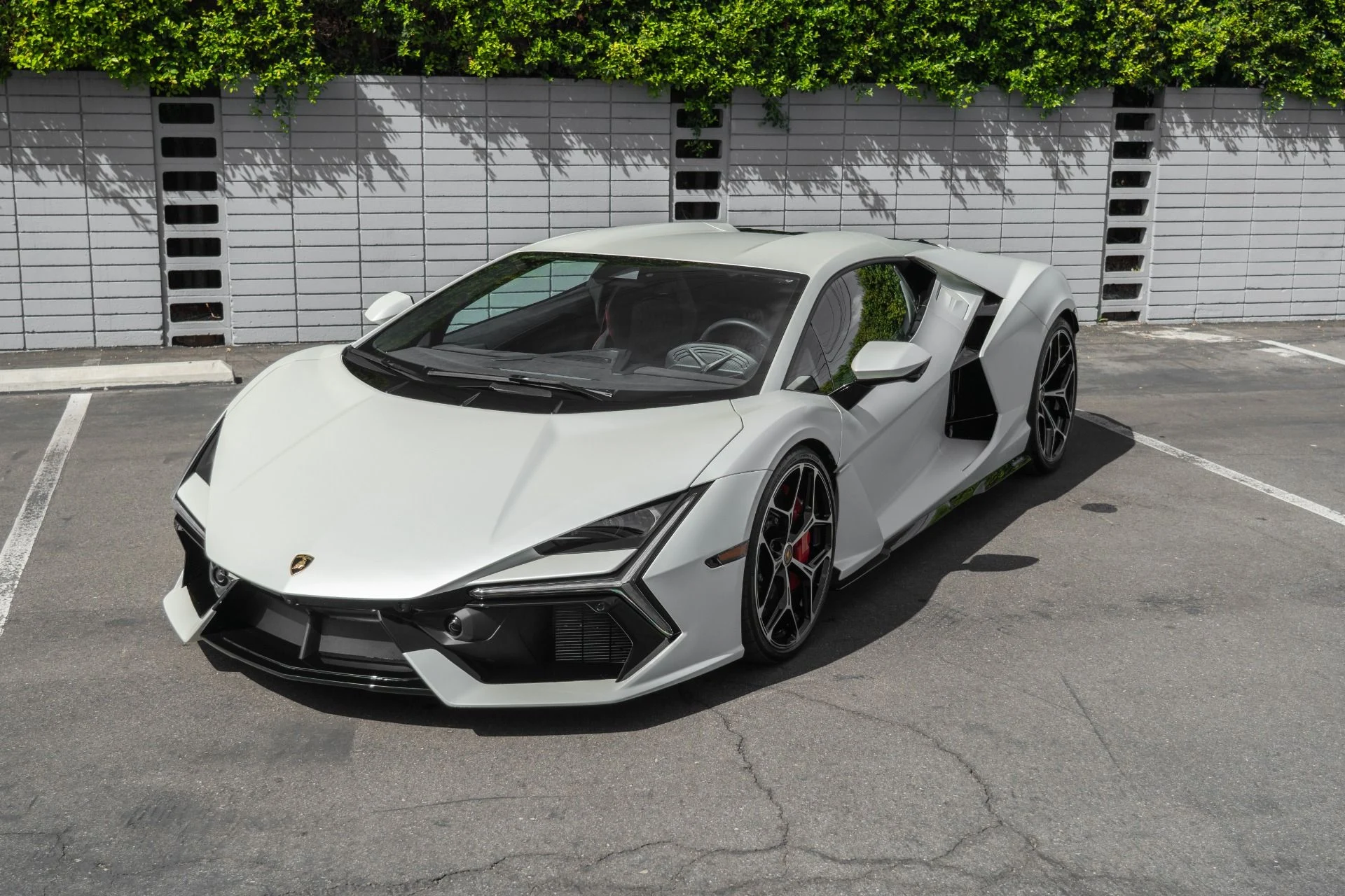 mph021_3377707285_Used_2024_Lamborghini_Revuelto_1759355869_a9c530f4f8