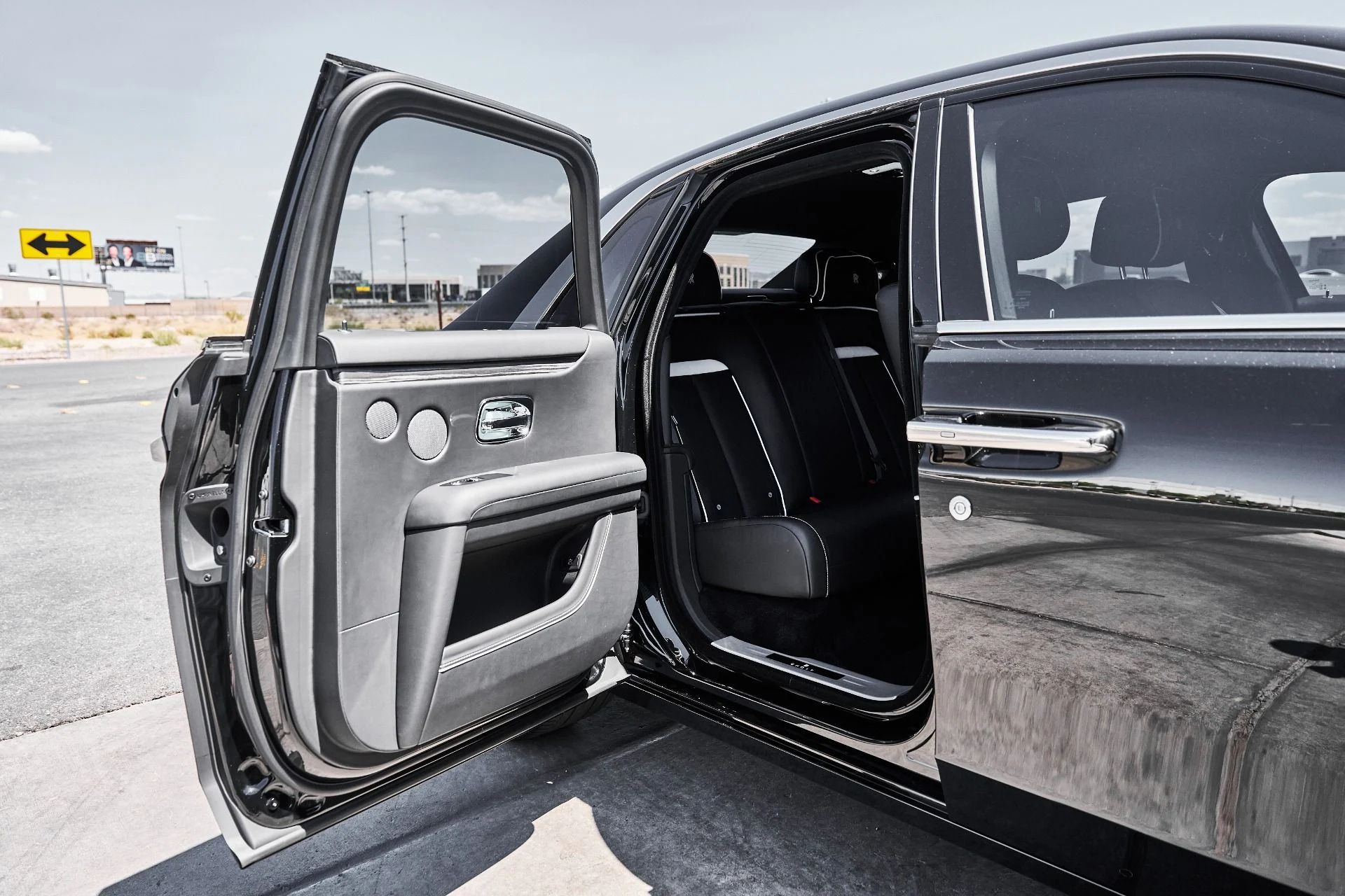 mph021_3402264221_Used_2023_Rolls_Royce_Ghost_Base_1781657317_ca22278fa7