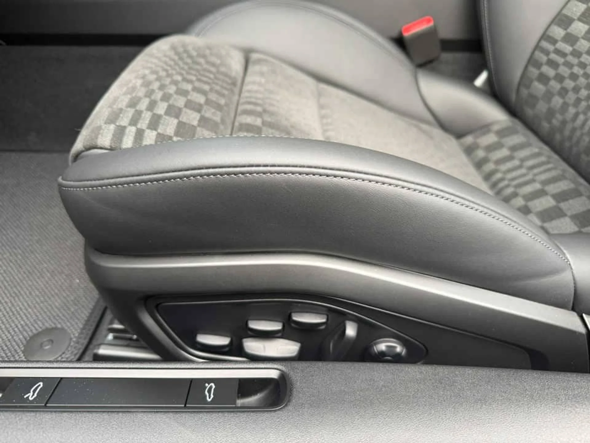 mph021_3410081243_1eeebca2094c2a9cb42021d6a17b7b47x_ef52140606