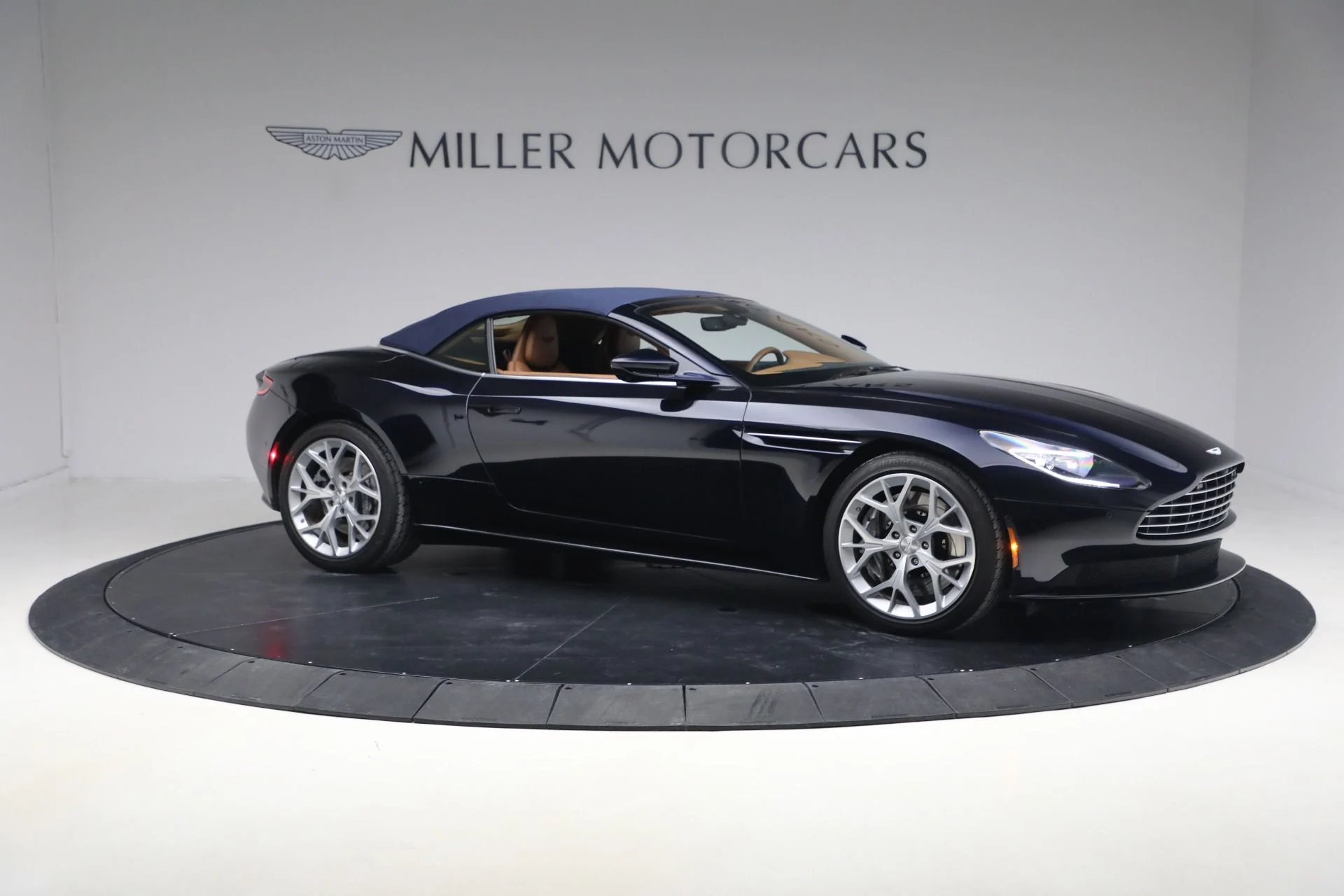 mph021_3410995549_Used_2019_Aston_Martin_DB_11_Volante_1770764888_7ded0e9293