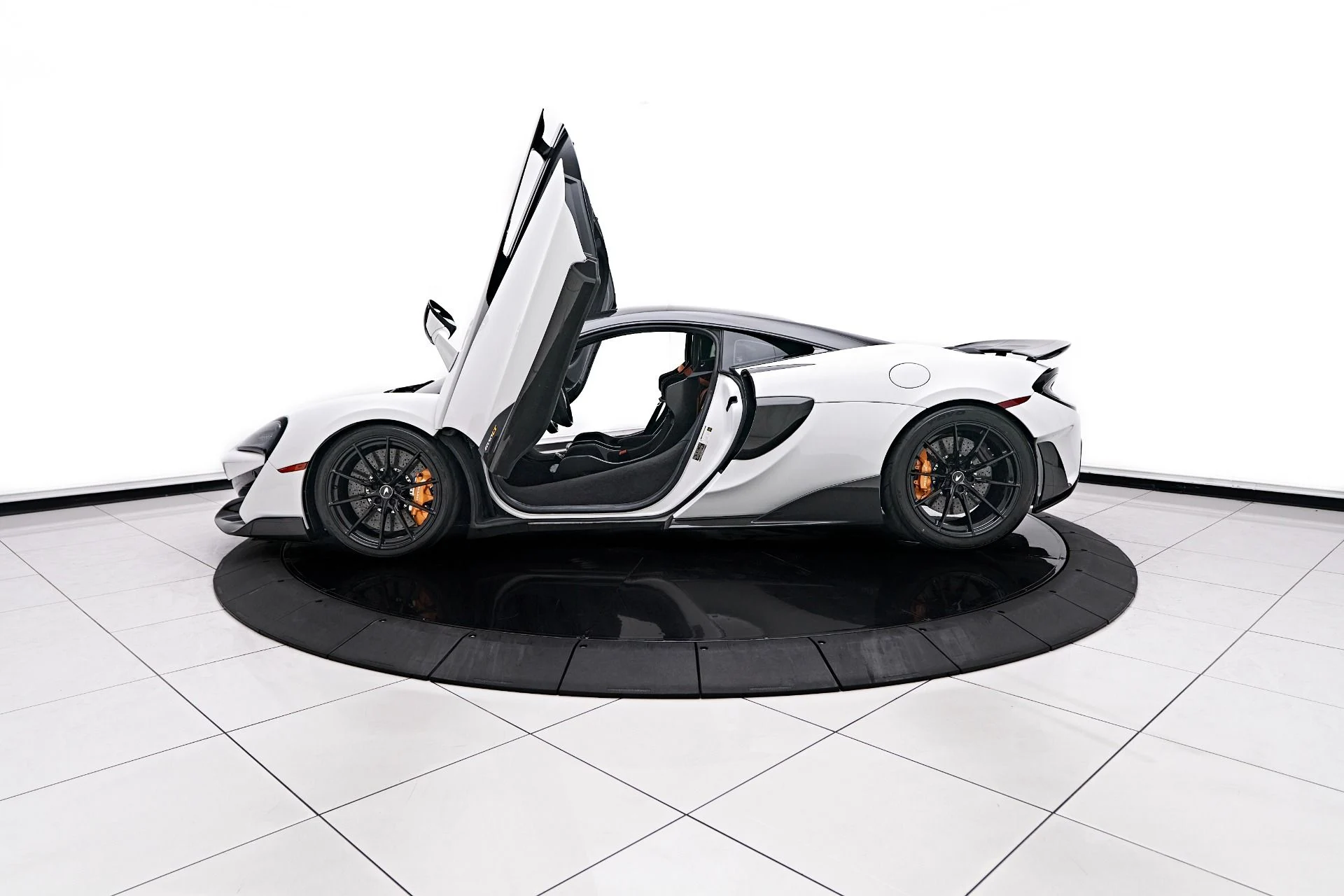 mph021_3418732571_Used_2019_Mc_Laren_600_LT_Base_1755991632_8173d34e36