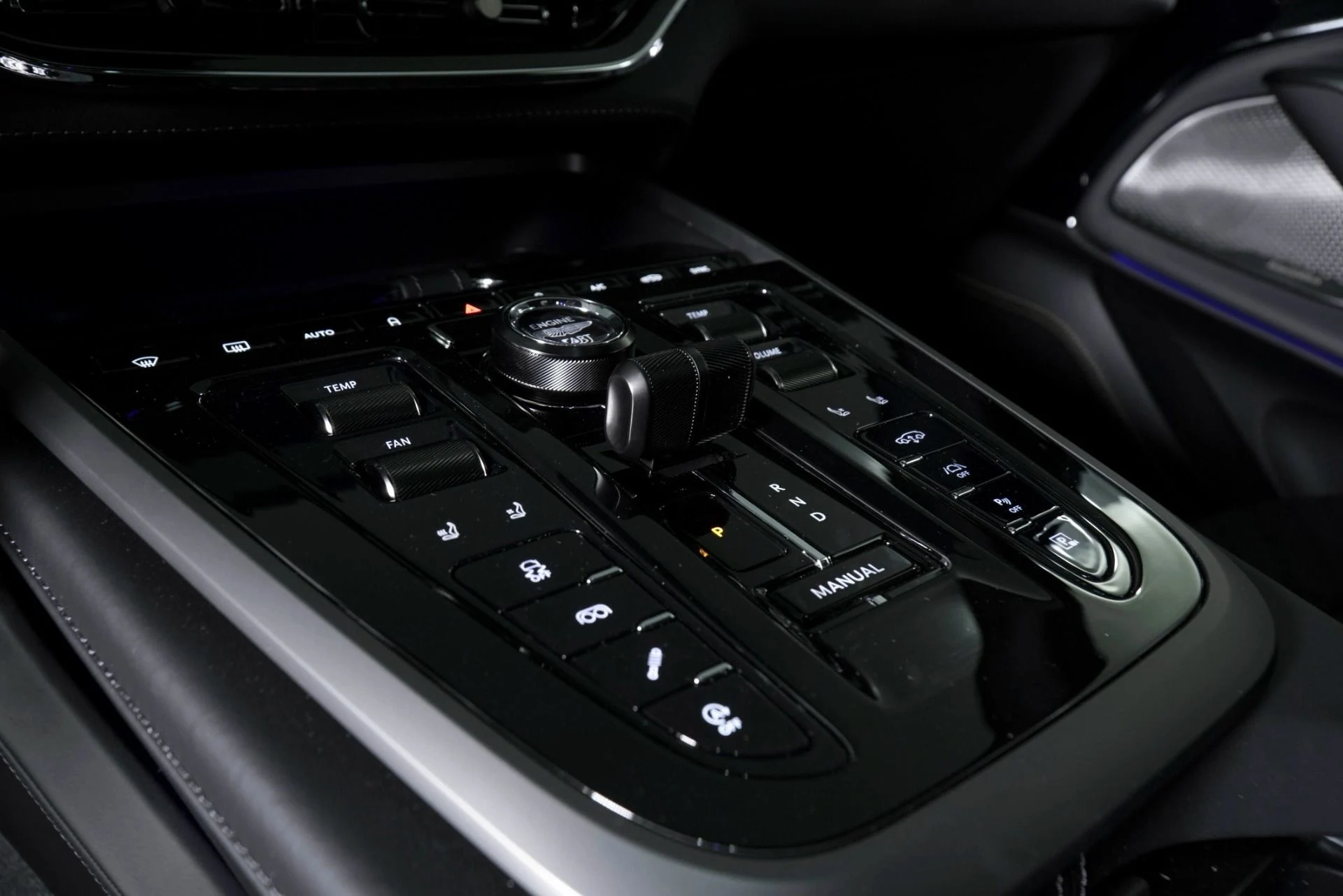 mph021_3421039383_New_2026_Aston_Martin_DBX_707_1767899119_a83794508c