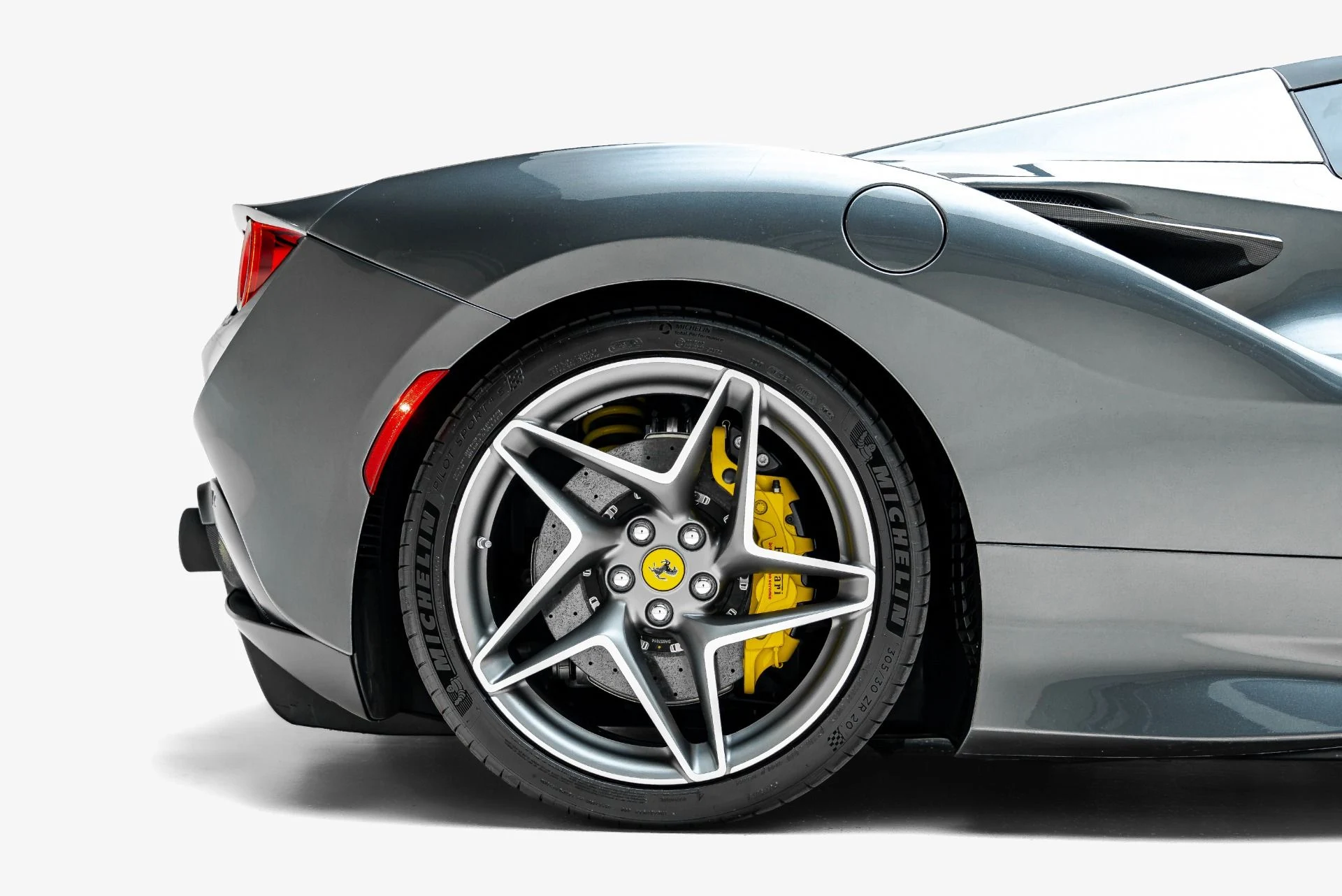 mph021_3441389551_Used_2022_Ferrari_F8_Spider_1788910615_2068d478fc