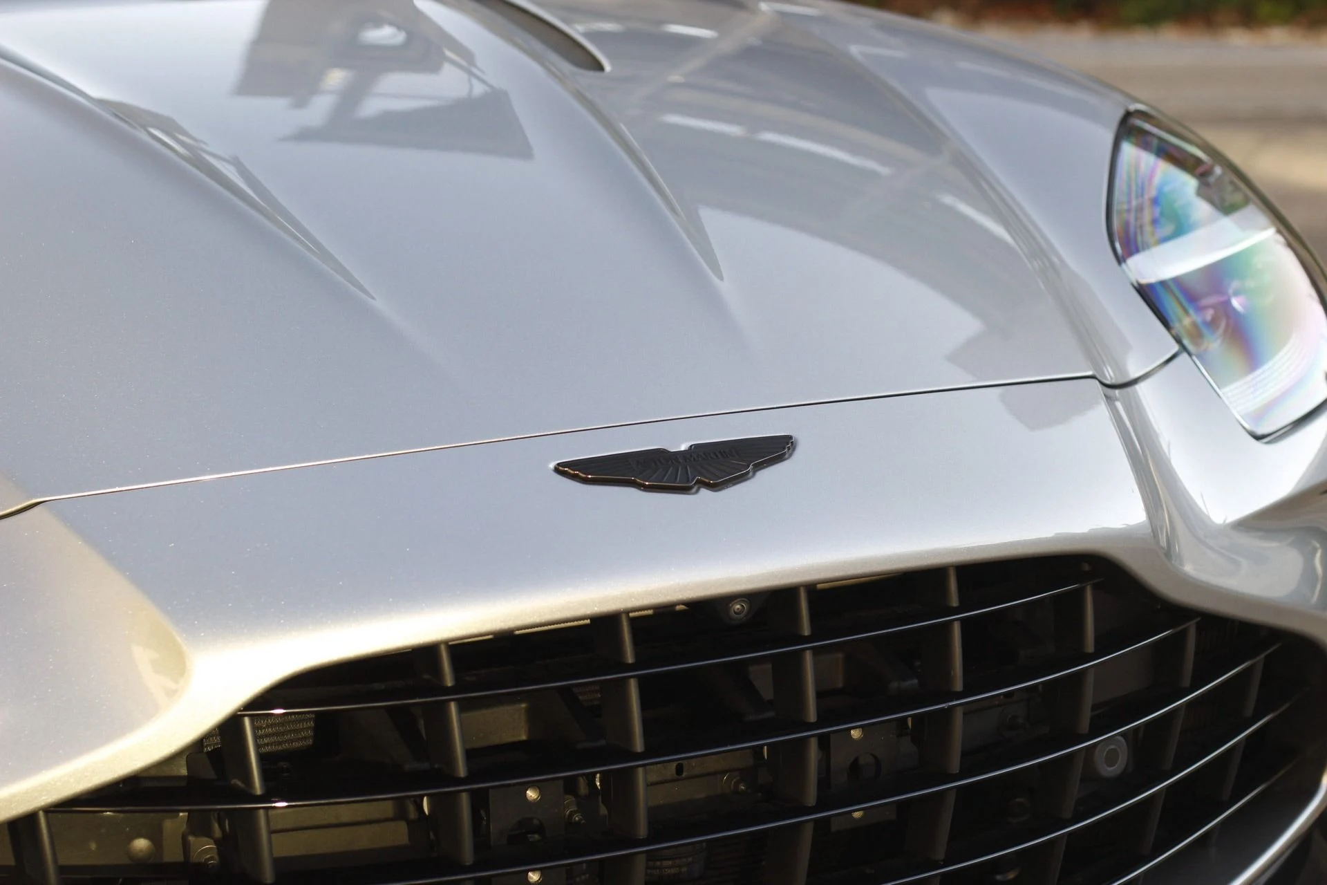 mph021_344721005_Used_2025_Aston_Martin_Vantage_1788306659_ead6a724fa