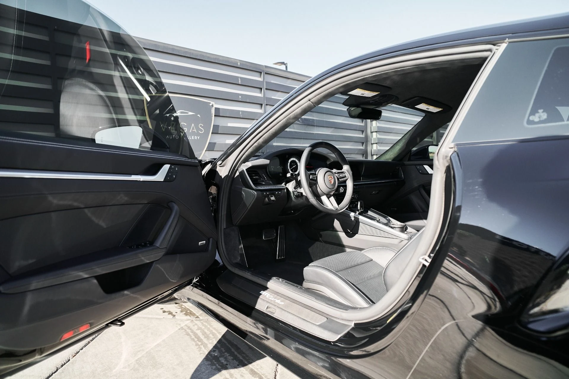 mph021_3451484825_Used_2024_Porsche_911_Turbo_1765937771_fcd1ac42fc