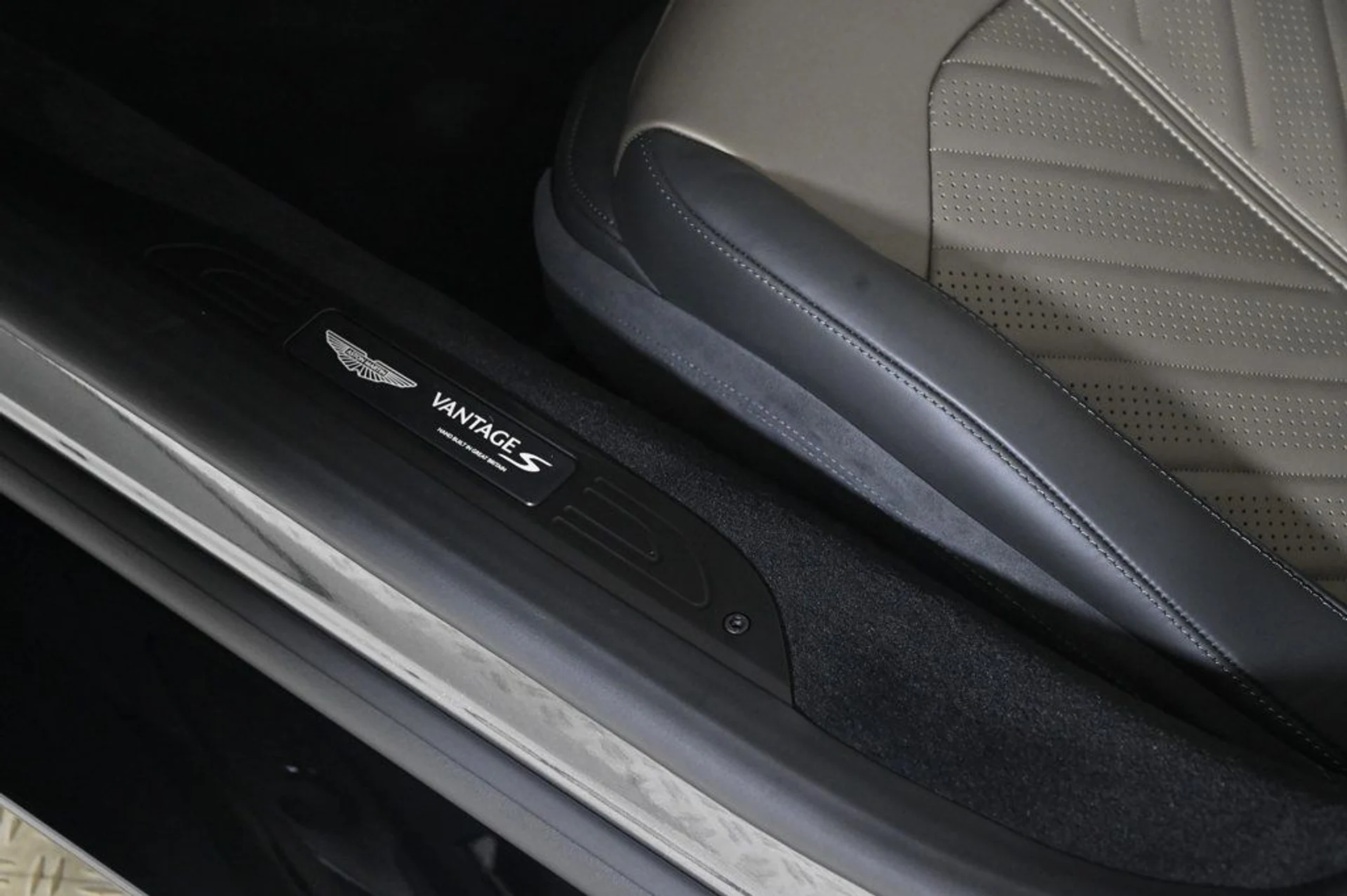 mph021_3457849103_new_2026_aston_martin_vantage_sroadster_11350_22966411_21_1024_1e0d4e2c83