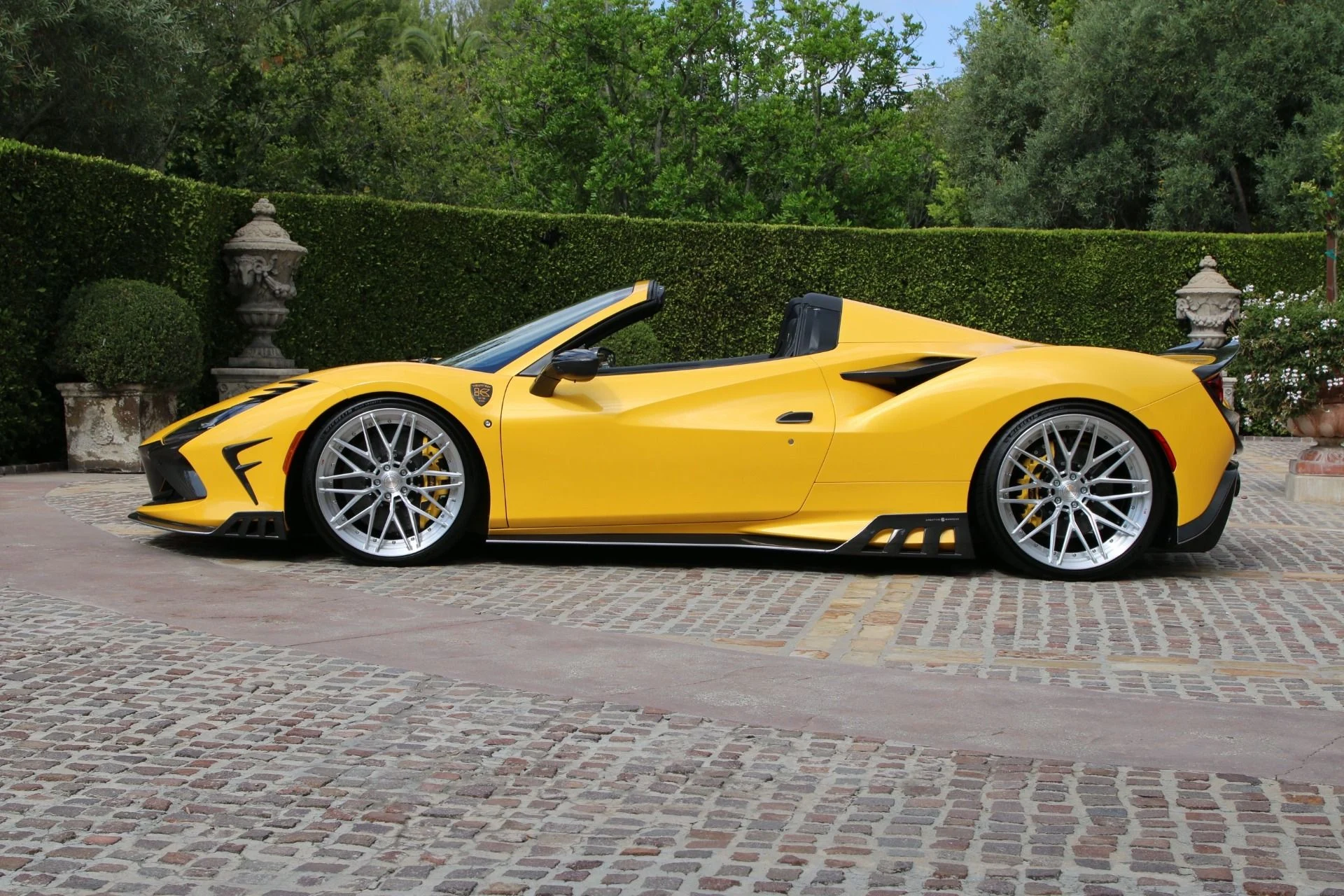 mph021_3492983455_Used_2021_Ferrari_F8_Spider_1759268236_c0611864a8