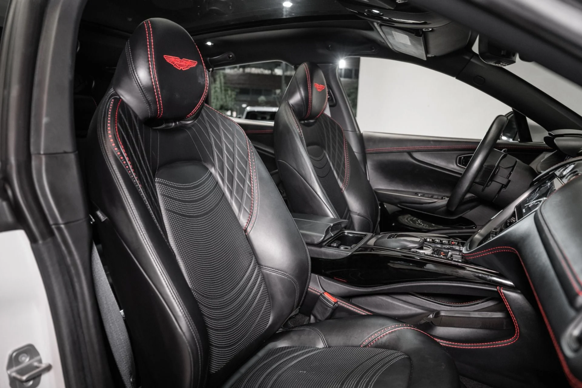 mph021_3498792909_Used_2023_Aston_Martin_DBX_1759420247_d2f5c62a8a
