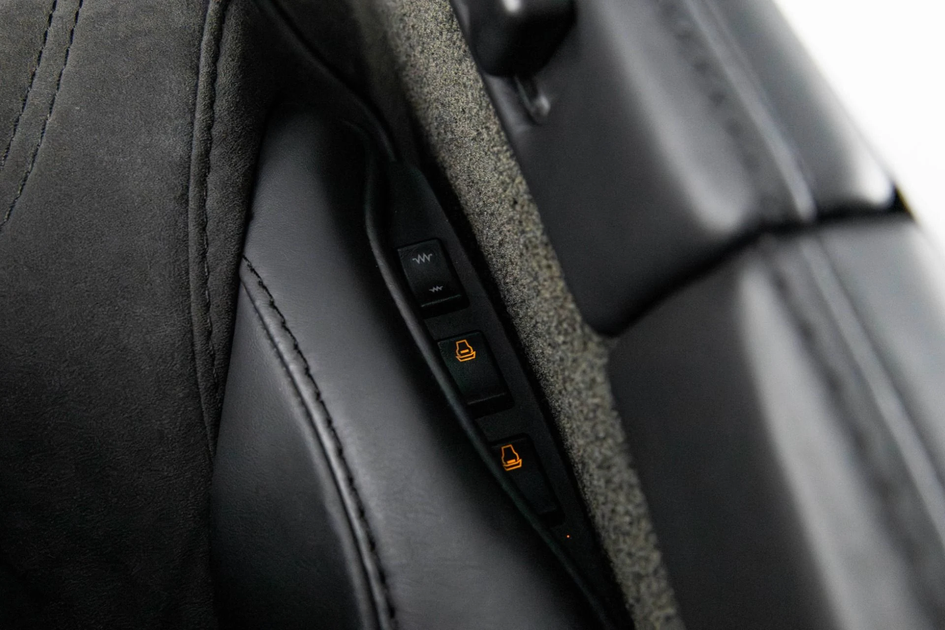 mph021_349881880_Used_2009_Aston_Martin_DBS_1763602375_a16c278a20