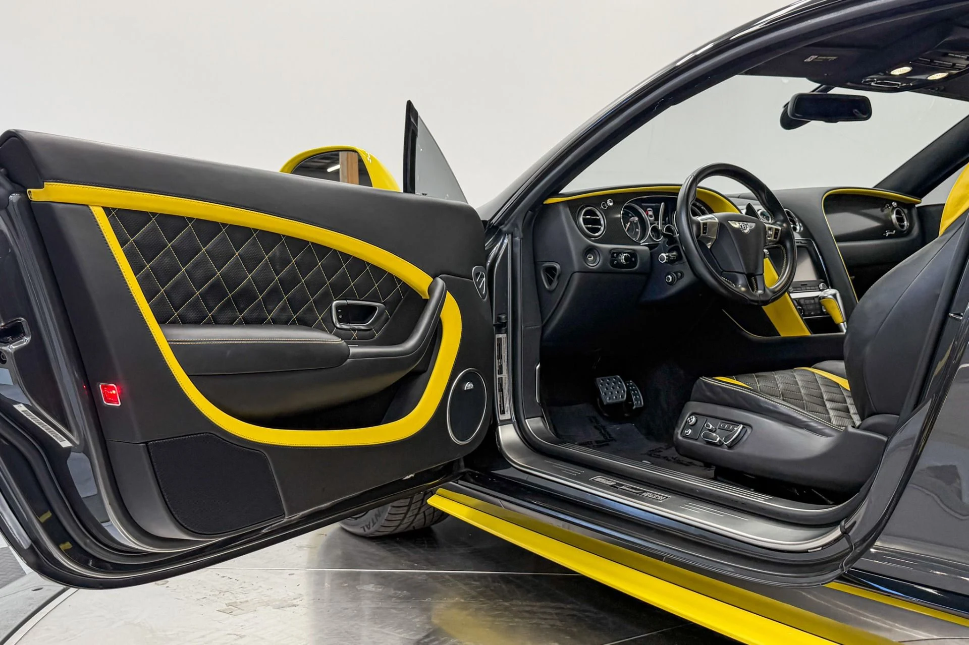 mph021_3507390461_Used_2017_Bentley_Continental_GT_Speed_Black_Edition_636_HP_W12_Cyber_Yellow_Trim_Diamond_Quilting_1789500698_6a24eb7c4e