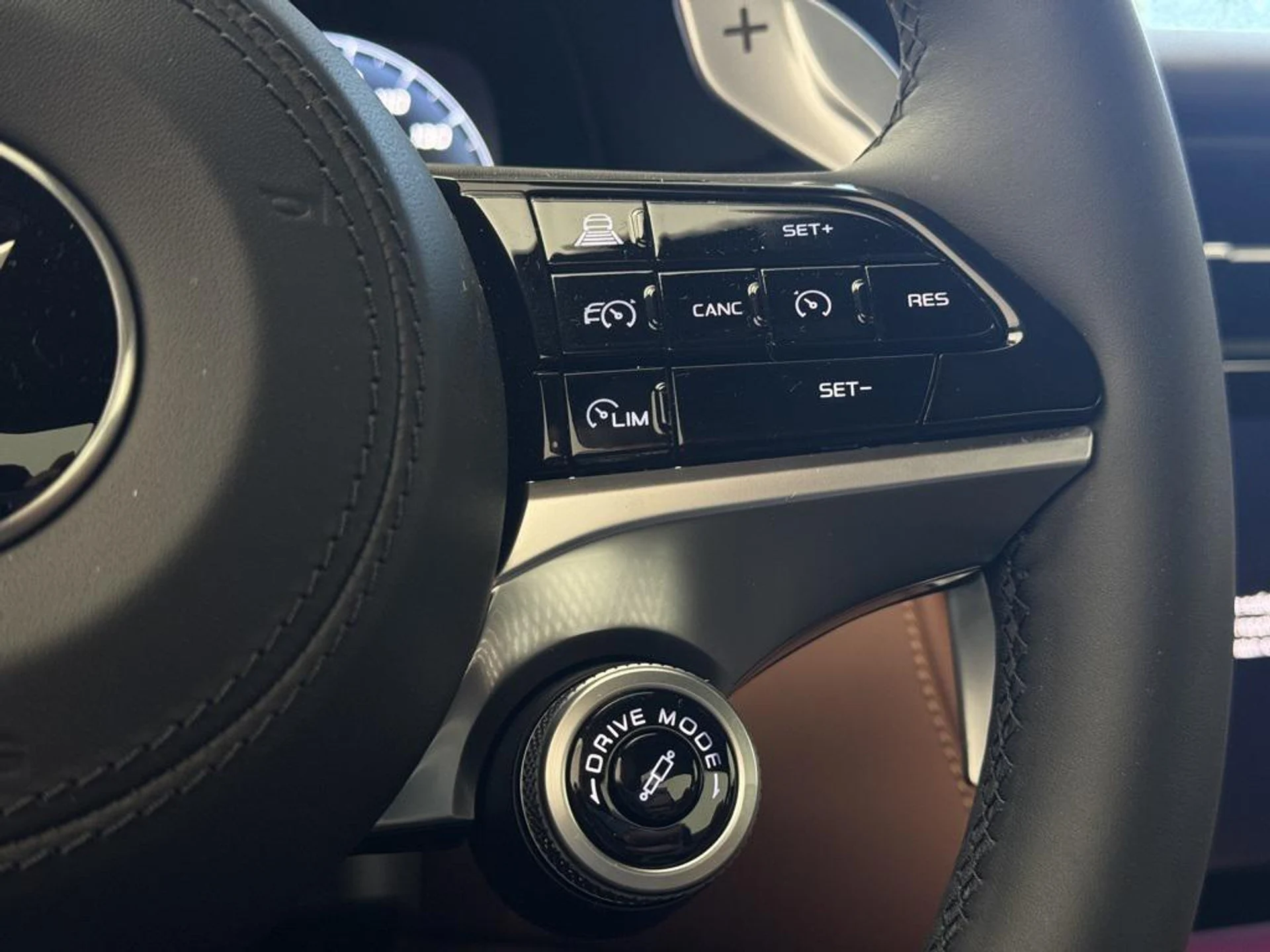 mph021_3520998846_L26m_H0_K863o_YXV_Uu_L0_NLM_3yafd_Y_999f586551