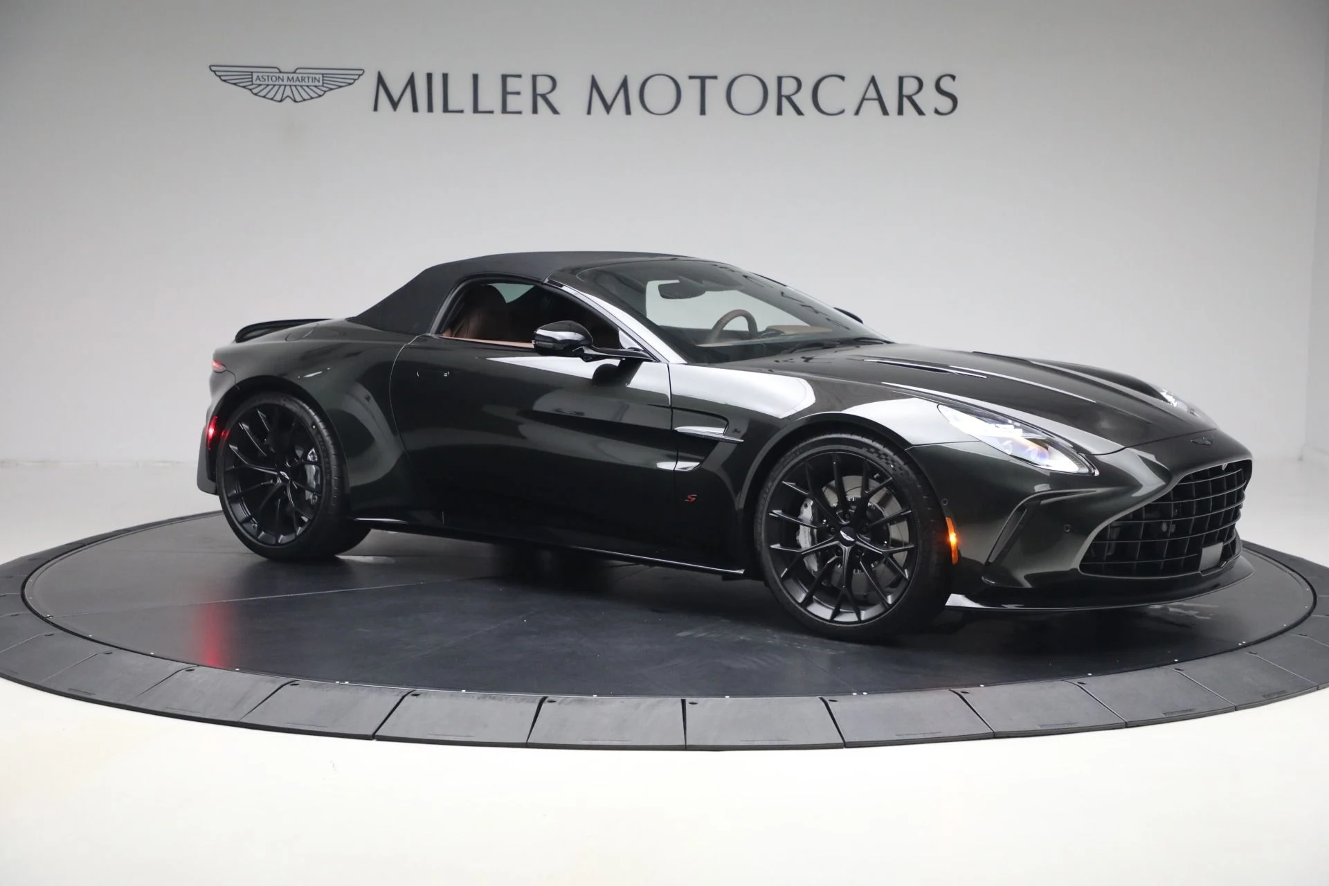 mph021_3523940488_New_2026_Aston_Martin_Vantage_S_Roadster_1787329518_d52d15799e