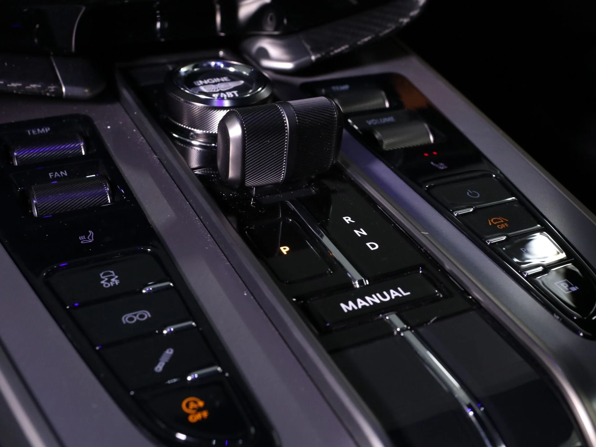 mph021_3524957166_New_2025_Aston_Martin_Vanquish_V12_1742253092_82bda7331f