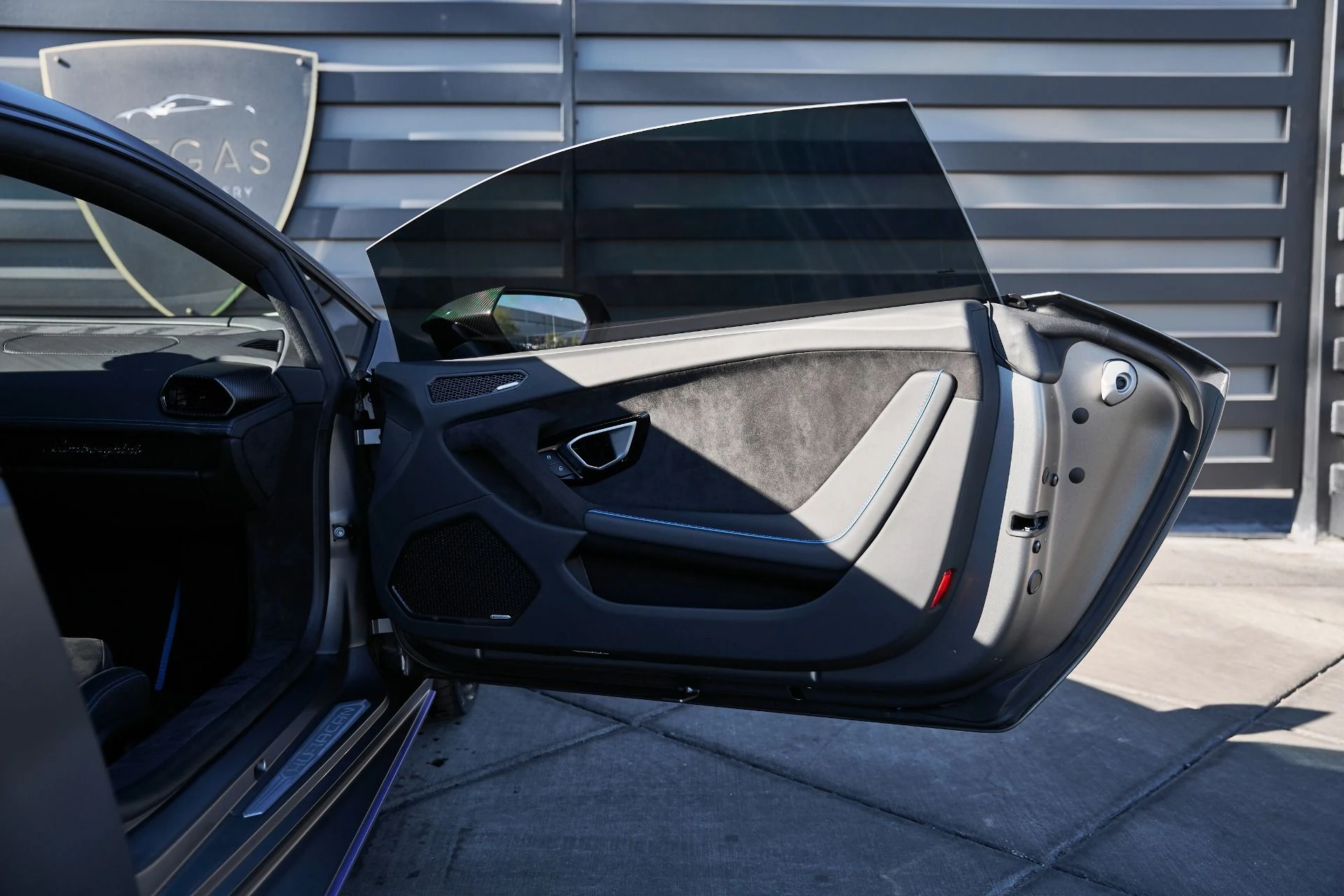 mph021_3525750235_Used_2023_Lamborghini_Huracan_Tecnica_Base_1766024571_02ca29c5f8