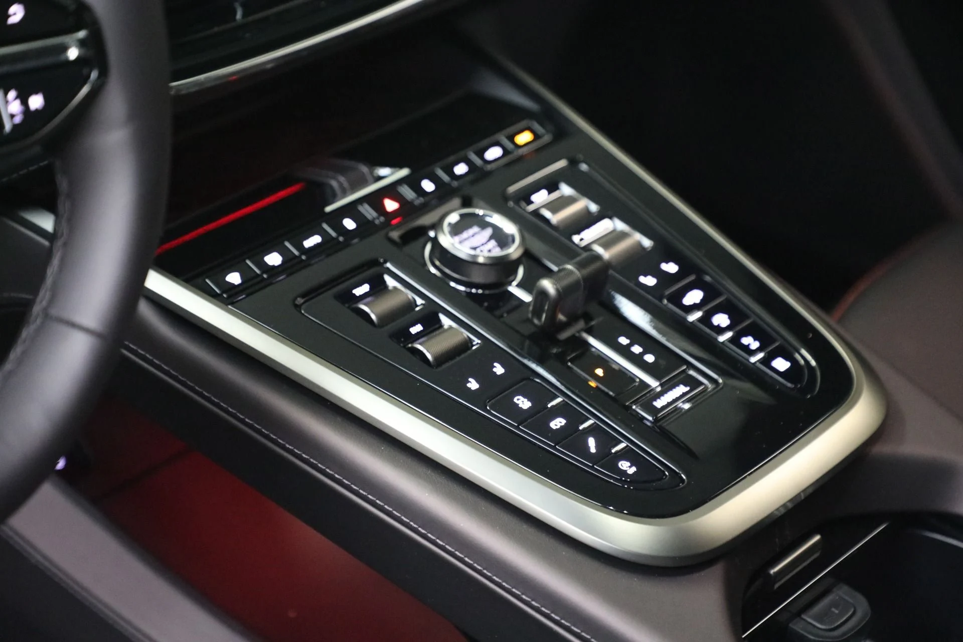 mph021_35303486_New_2026_Aston_Martin_DBX_707_1768320849_8df58e225e