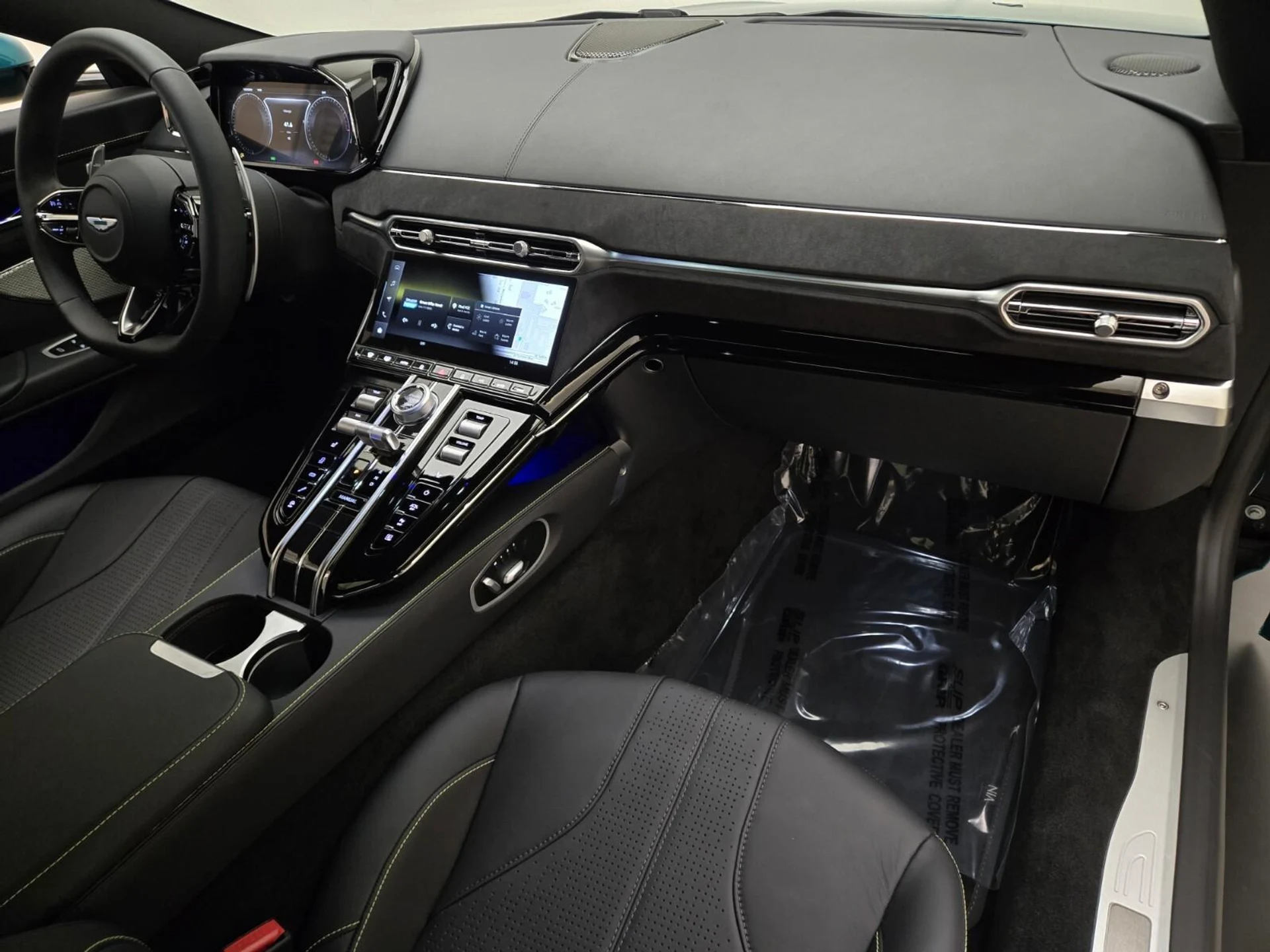 mph021_3535229366_New_2025_Aston_Martin_Vantage_1753161770_b66af4d4f8