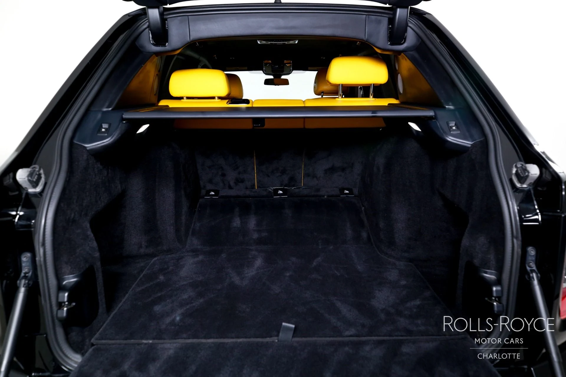 mph021_3537625130_Used_2022_Rolls_Royce_Cullinan_1769449841_2e39f1710e