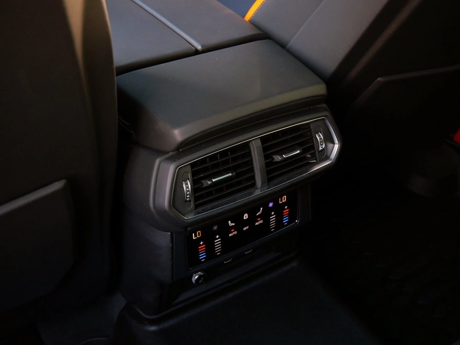 mph021_3548328688_0ce3fb2b2b604ea197f86e03c7bc1607x_9ee0fc4632