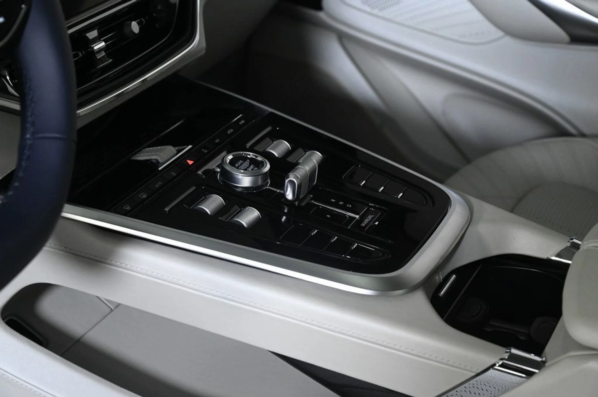 mph021_3567562158_new_2026_aston_martin_dbx_707awd_11350_22965901_21_1024_a8b8da573a