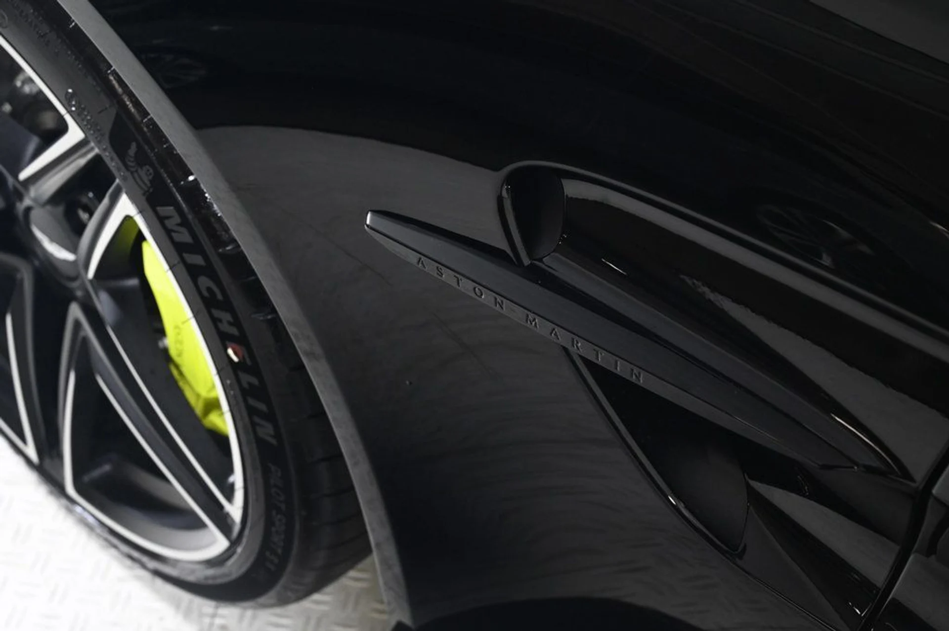 mph021_3569639802_new_2026_aston_martin_vantage_scoupe_11350_22957420_21_1024_74f44b264f