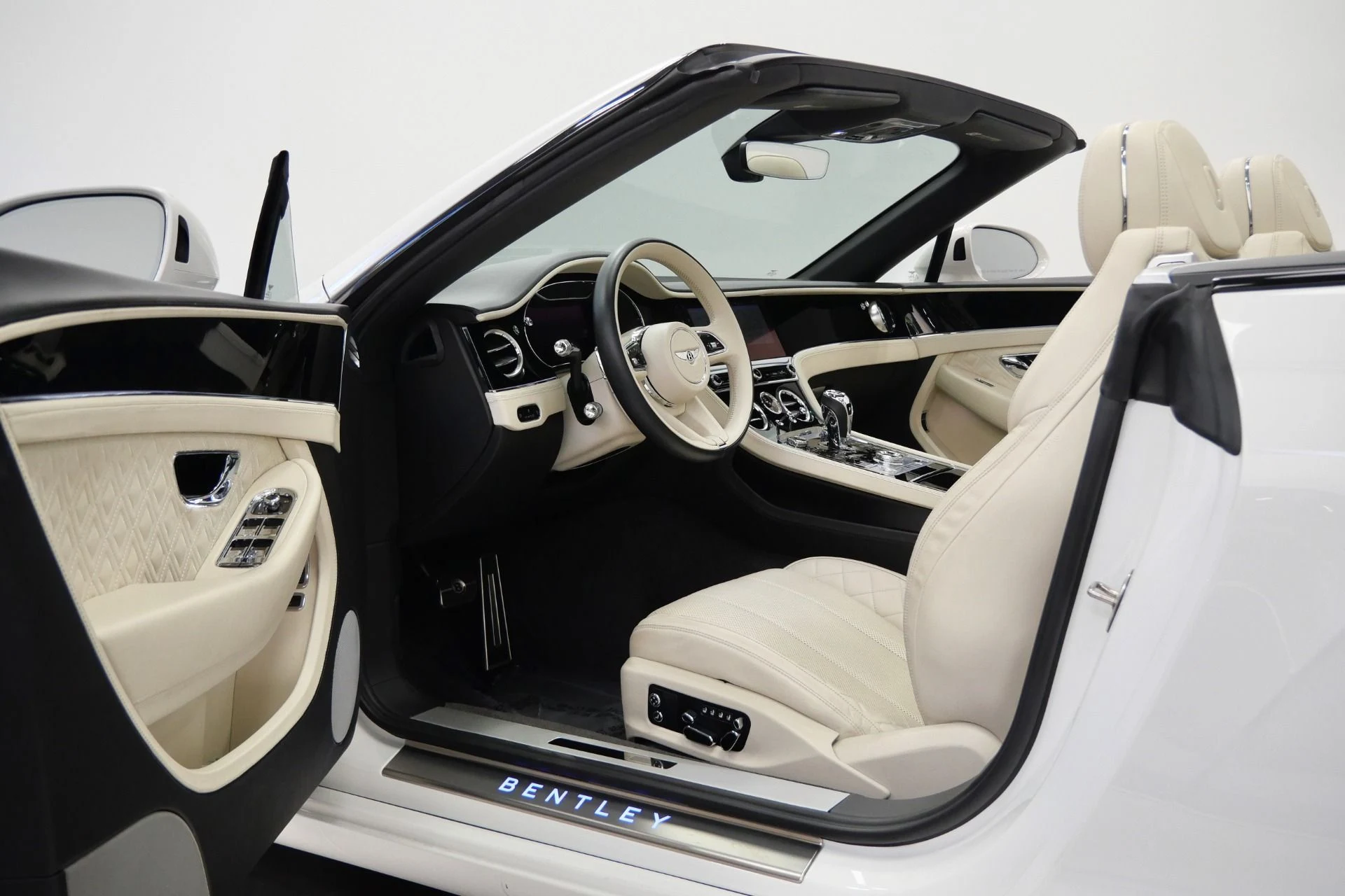 mph021_356980351_Used_2022_Bentley_Continental_GTC_V8_Mulliner_Specification_Front_Seat_Comfort_Specification_1775574655_1add1a1d5e