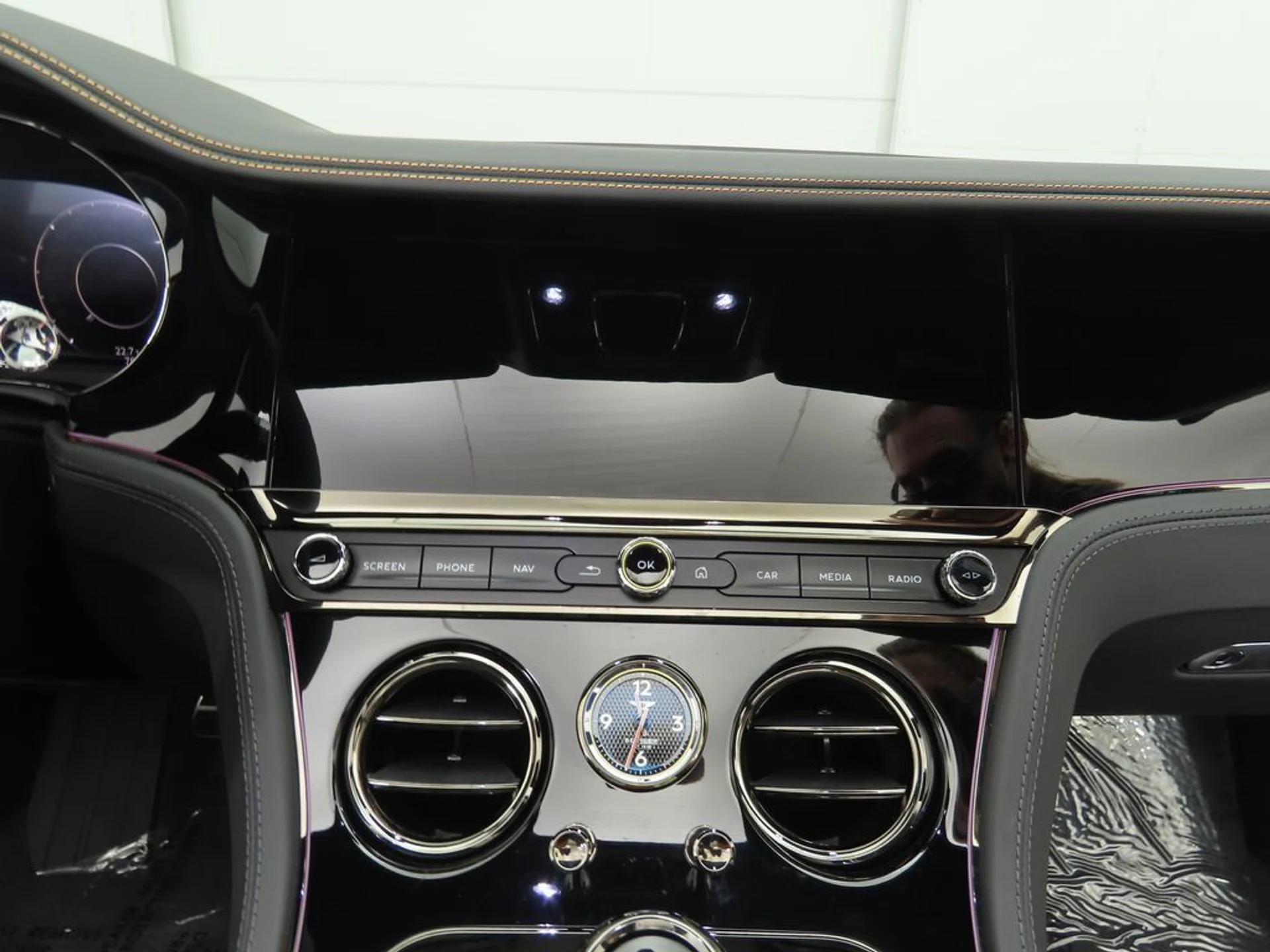 mph021_3570632064_new_2025_bentley_continental_gtblackeditionconvertible_8119_22910187_22_1024_a7e6ff67bd