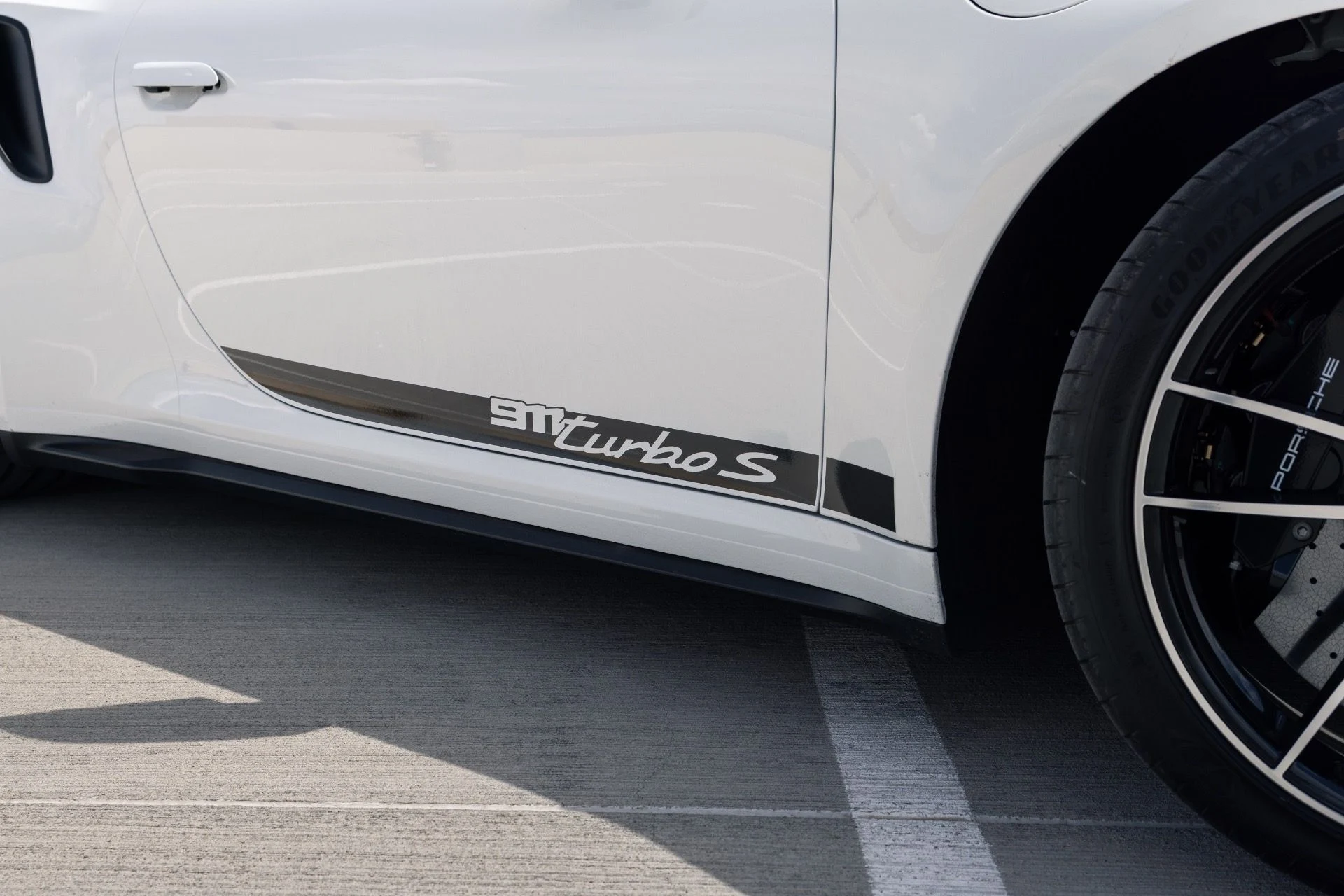mph021_3574764226_Used_2025_Porsche_911_Turbo_S_1776200682_874e898e9d