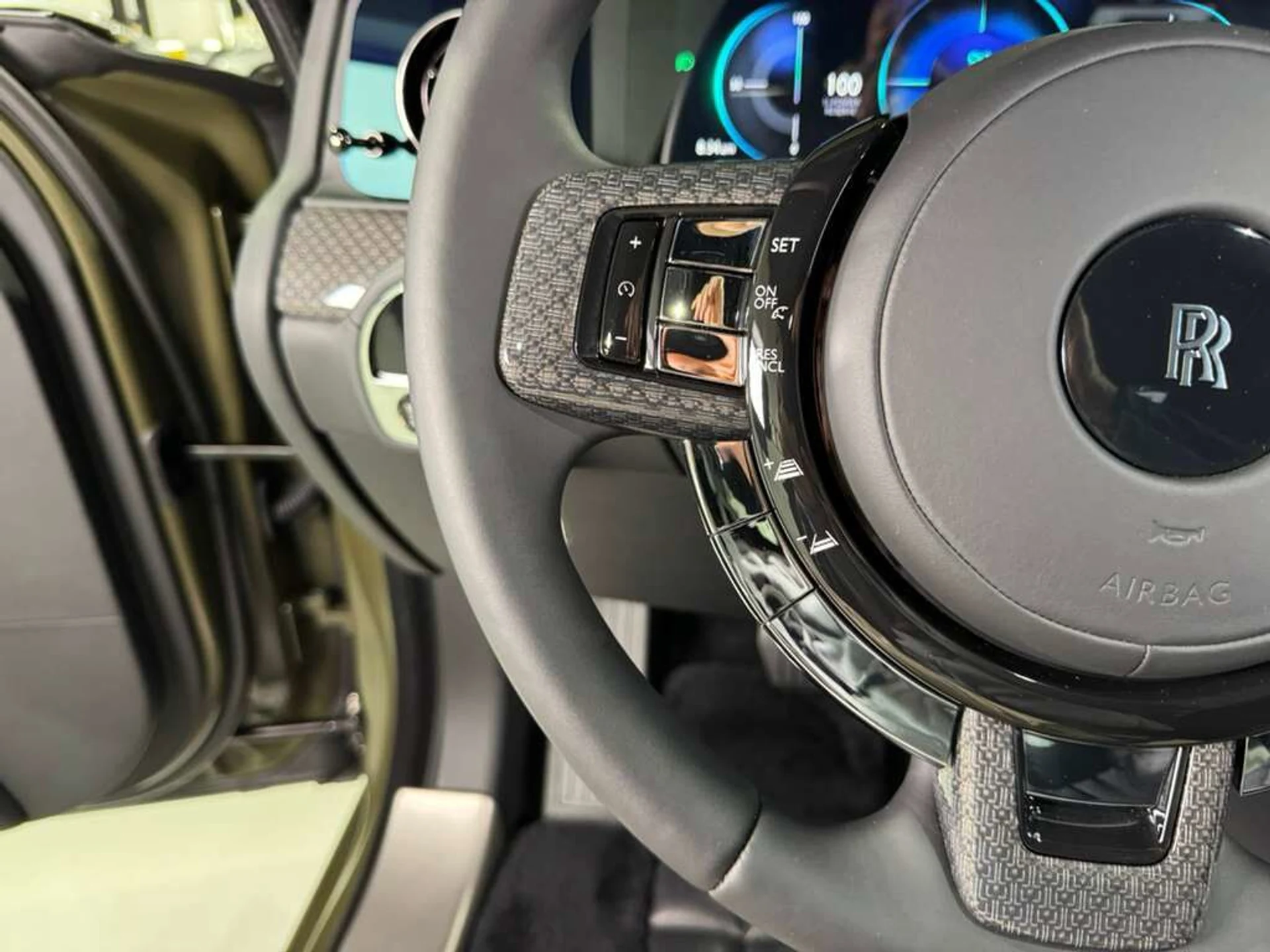 mph021_3576096941_0e0cb94b57de4e2e9947686214af76fd_f720e679e9