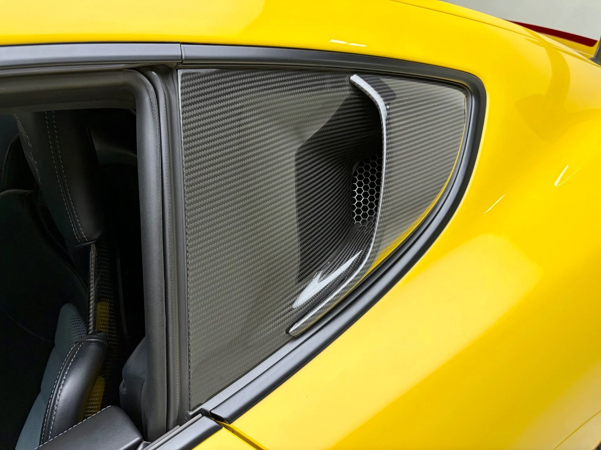 mph021_3578117897_Used_2023_Porsche_718_Cayman_GT_4_RS_1777938809_becc179a85