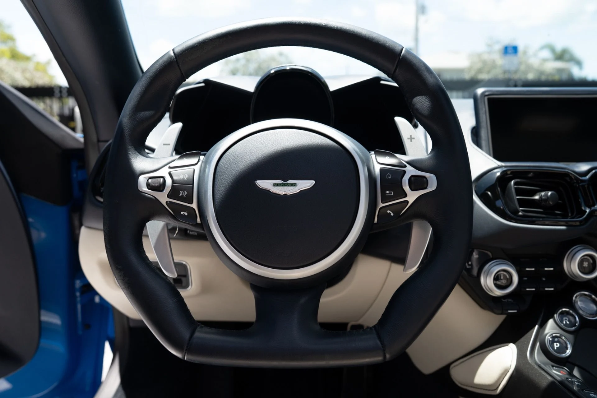 mph021_3580613743_Used_2021_Aston_Martin_Vantage_1781043637_f446d49546