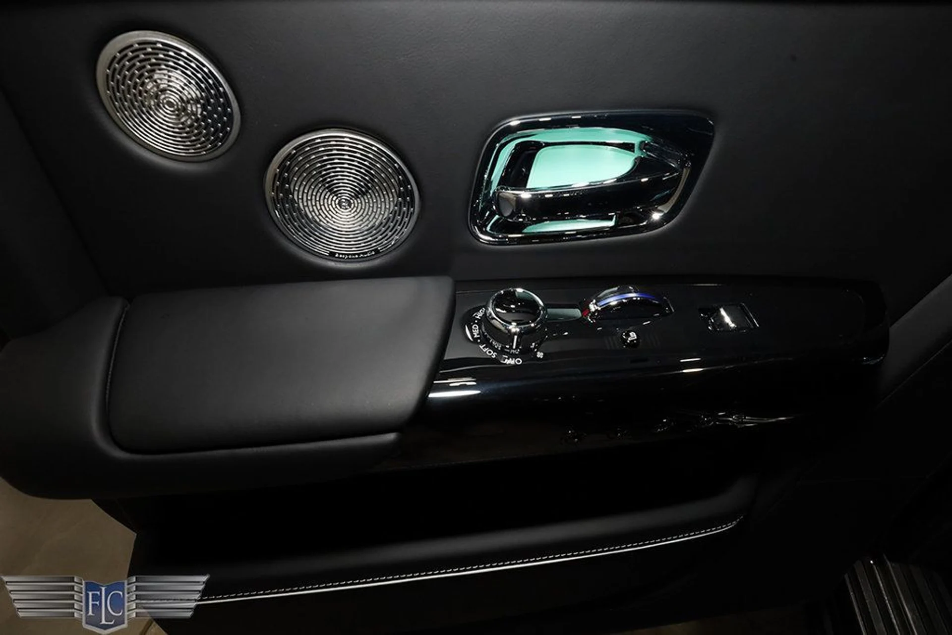 mph021_359887855_used_2022_rolls_royce_phantom_sedan_9689_23002313_22_1024_ae992093f7