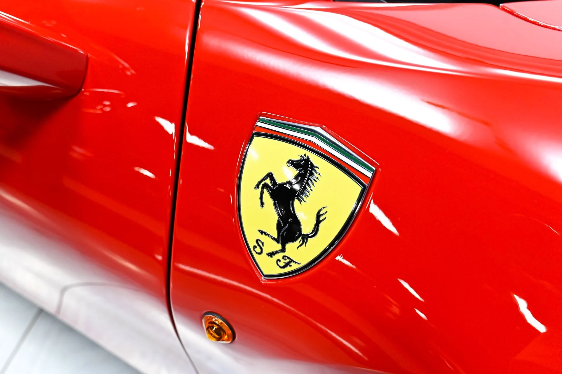 mph021_3604582901_Used_2018_Ferrari_488_Spider_1790629138_8271fbfd26